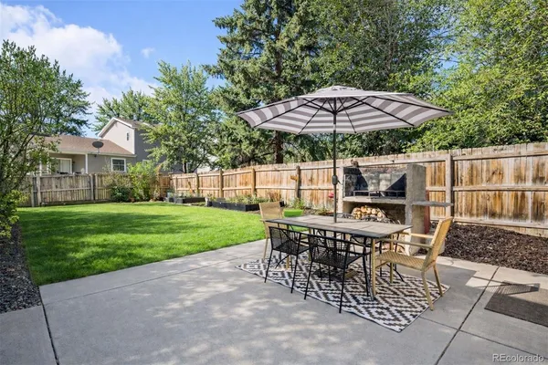a view of backyard with seating space and garden
