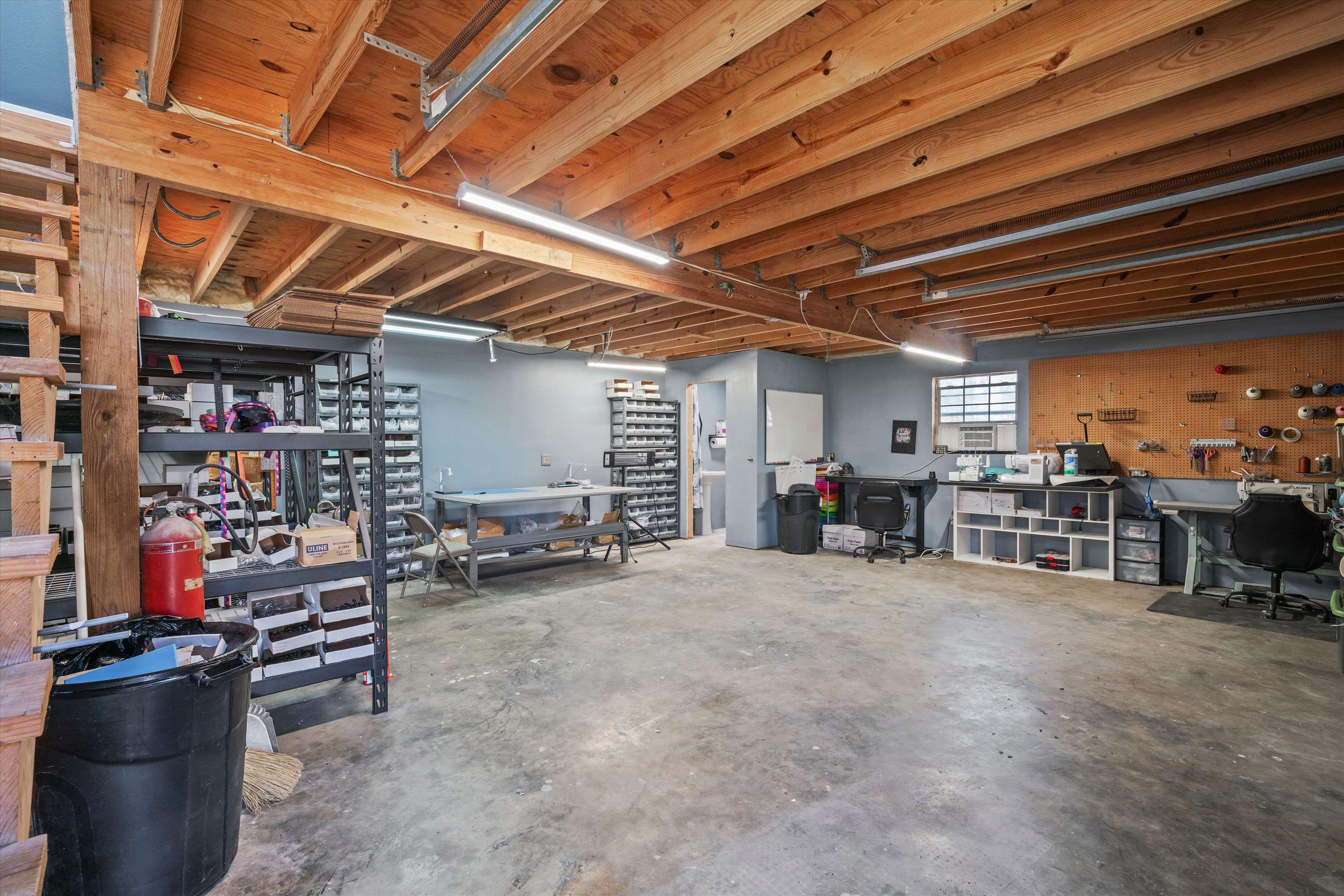 1805 Russell Road Bolivar, TN 38008 - Photo 29 of 39 Below grade area featuring a workshop area