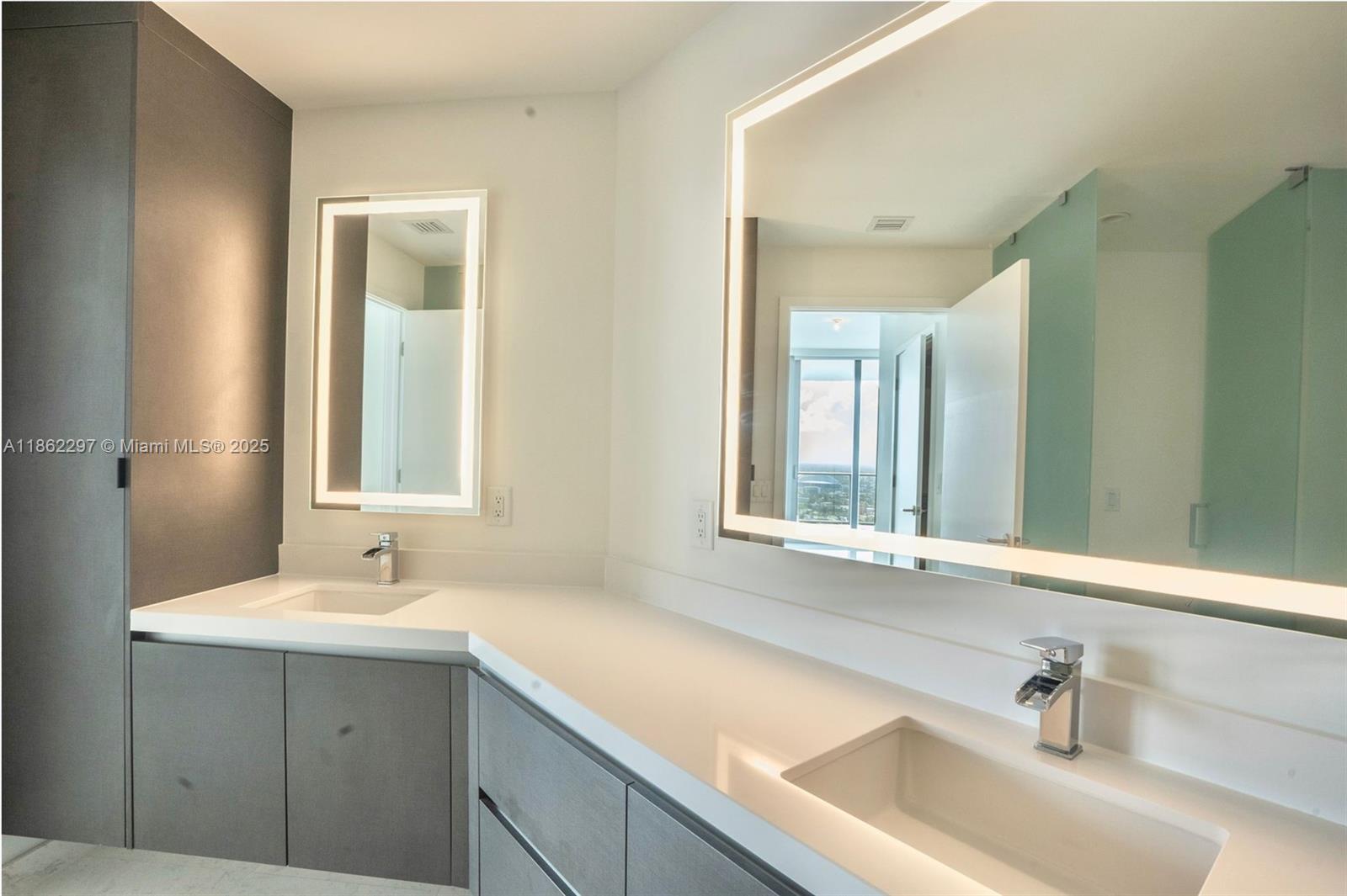 Park West Miami, FL 33132 - Photo 11 of 20 a bathroom with a sink and a mirror