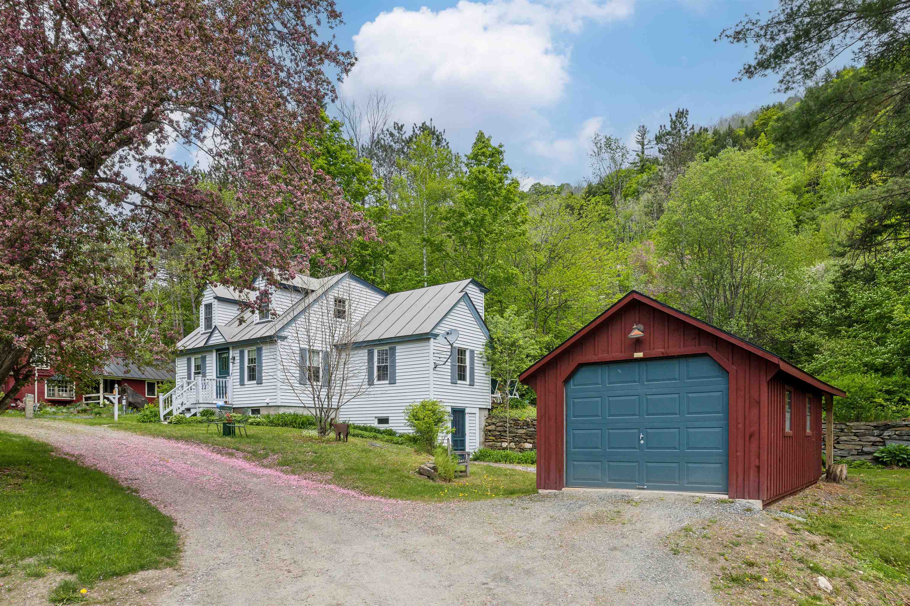 420 Stage Road Pomfret, VT 05067 - Photo 1 of 27