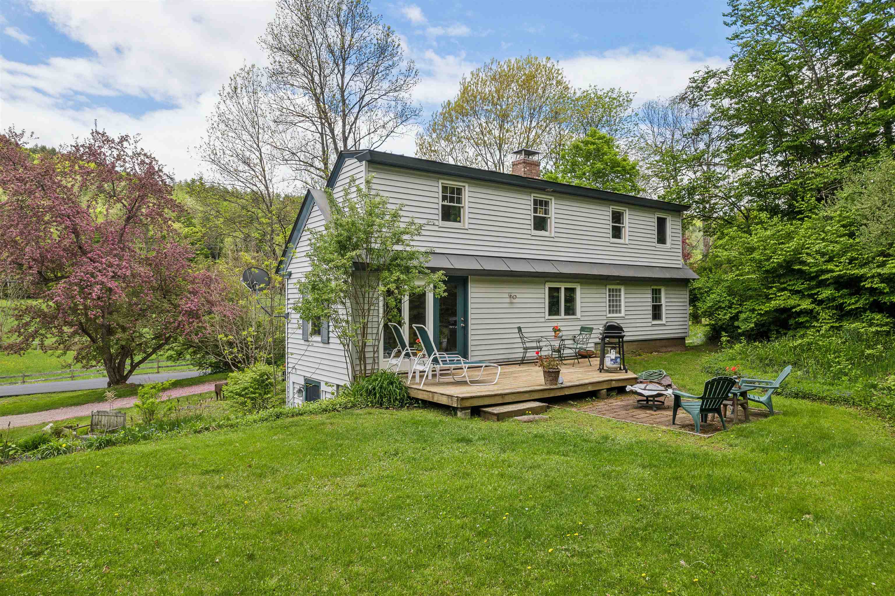 420 Stage Road Pomfret, VT 05067 - Photo 2 of 27