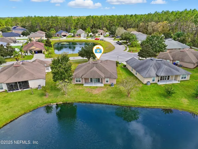 a picture of a room with wall