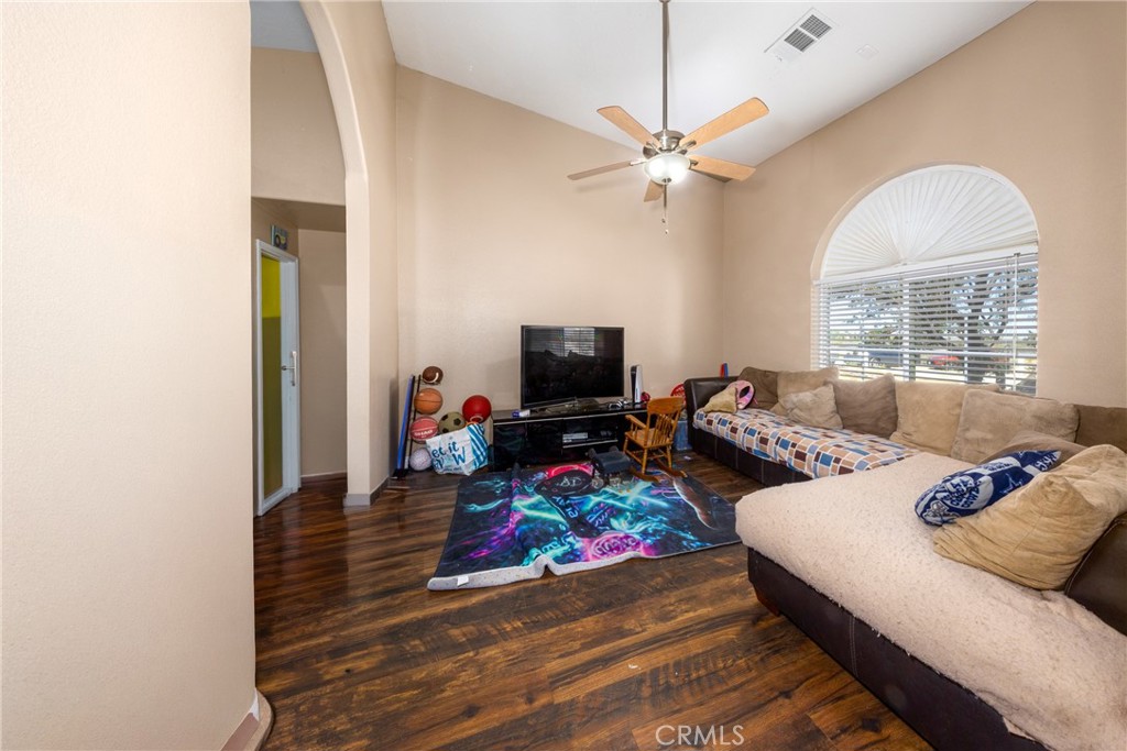 11671 Desert View Road Pinon Hills, CA 92372 - Photo 6 of 52