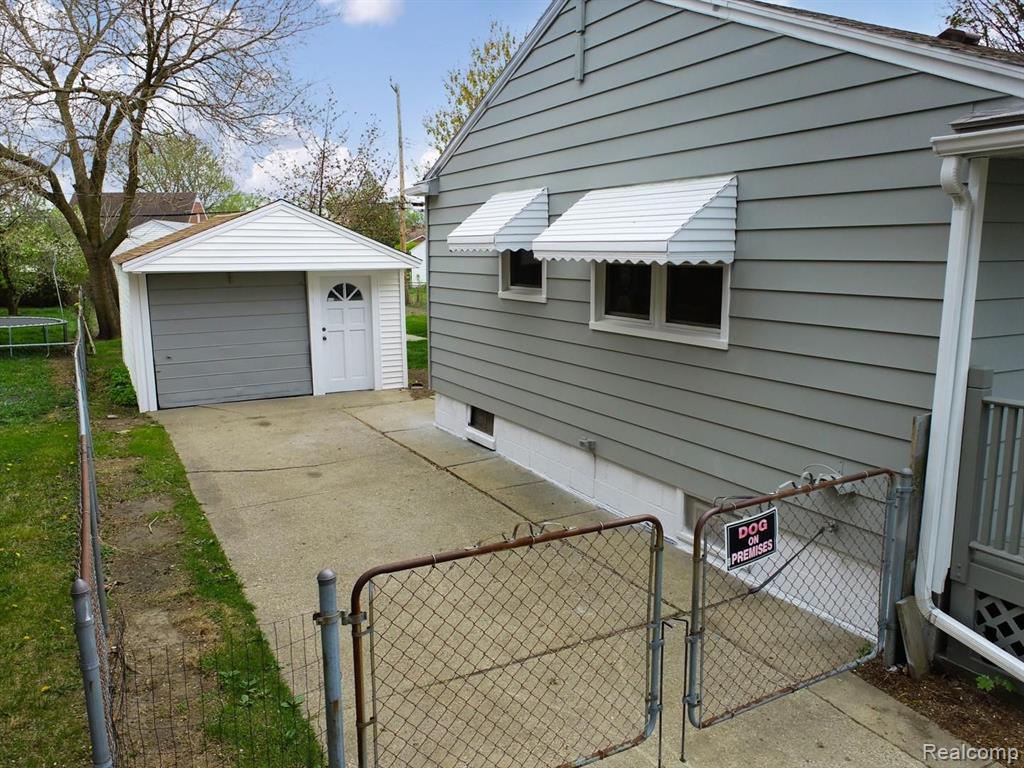 16012 Stephens Eastpointe, MI 48021 - Photo 25 of 33 Gallery Image 25