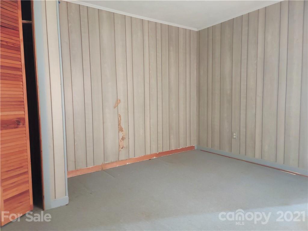 1731 Chambers Mountain Road Clyde, NC 28721 - Photo 22 of 37 a view of a livingroom with a window