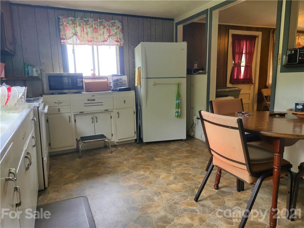 1731 Chambers Mountain Road Clyde, NC 28721 - Photo 26 of 37