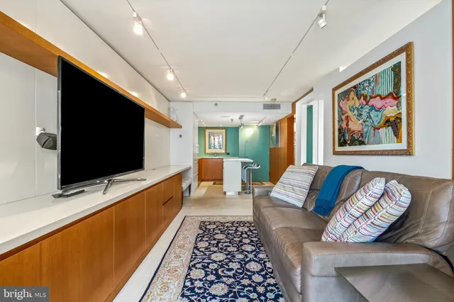 $414,000 | 701 Pennsylvania Avenue Northwest, Unit 1109, Washington, DC 20004