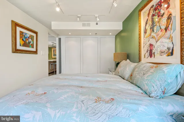 $414,000 | 701 Pennsylvania Avenue Northwest, Unit 1109, Washington, DC 20004