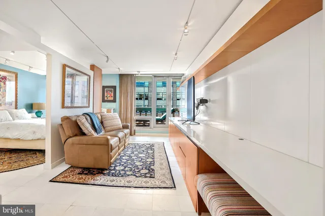 $414,000 | 701 Pennsylvania Avenue Northwest, Unit 1109, Washington, DC 20004