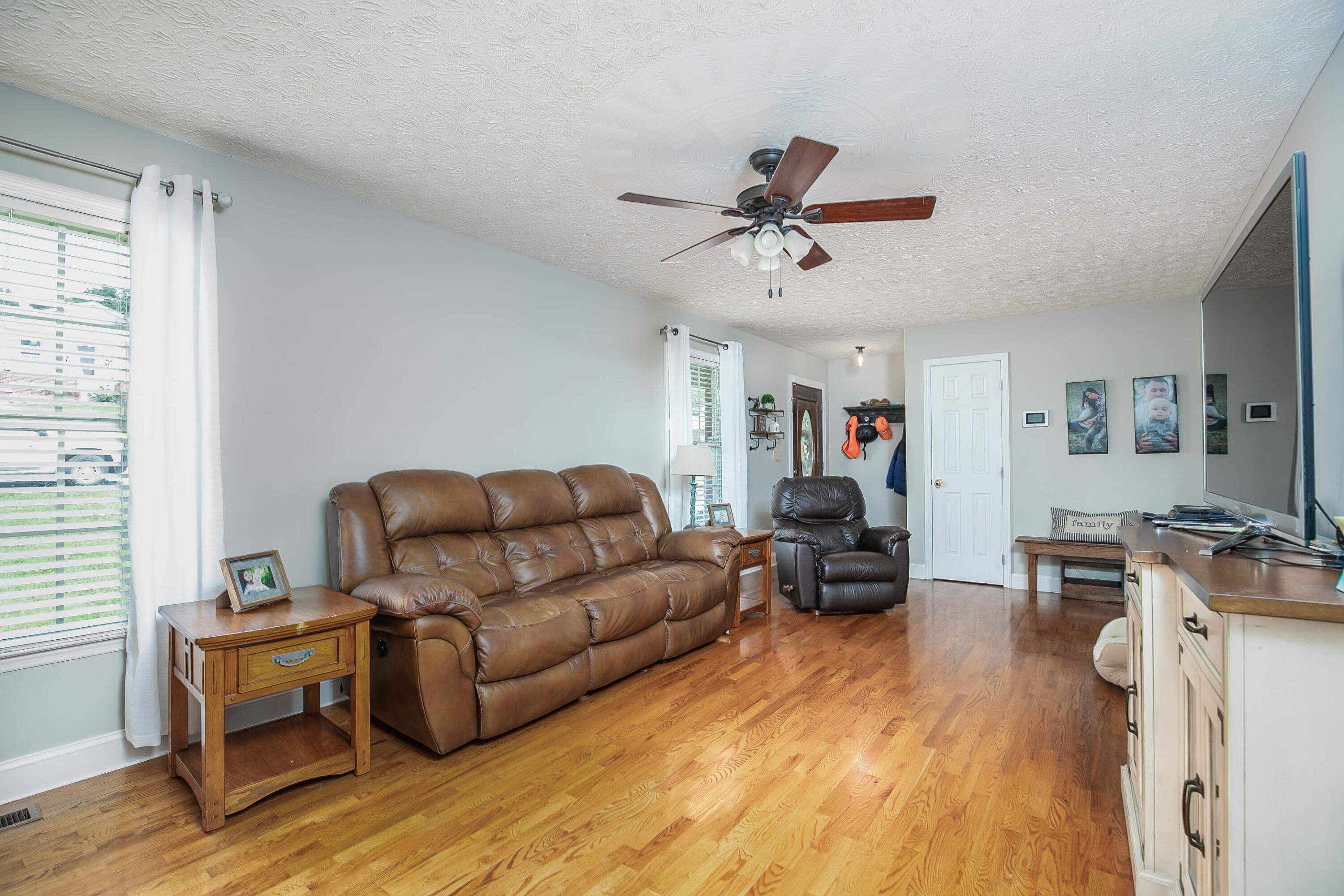 2113 Sandy Road Kingsport, TN 37660 - Photo 9 of 36 009_sandy-9