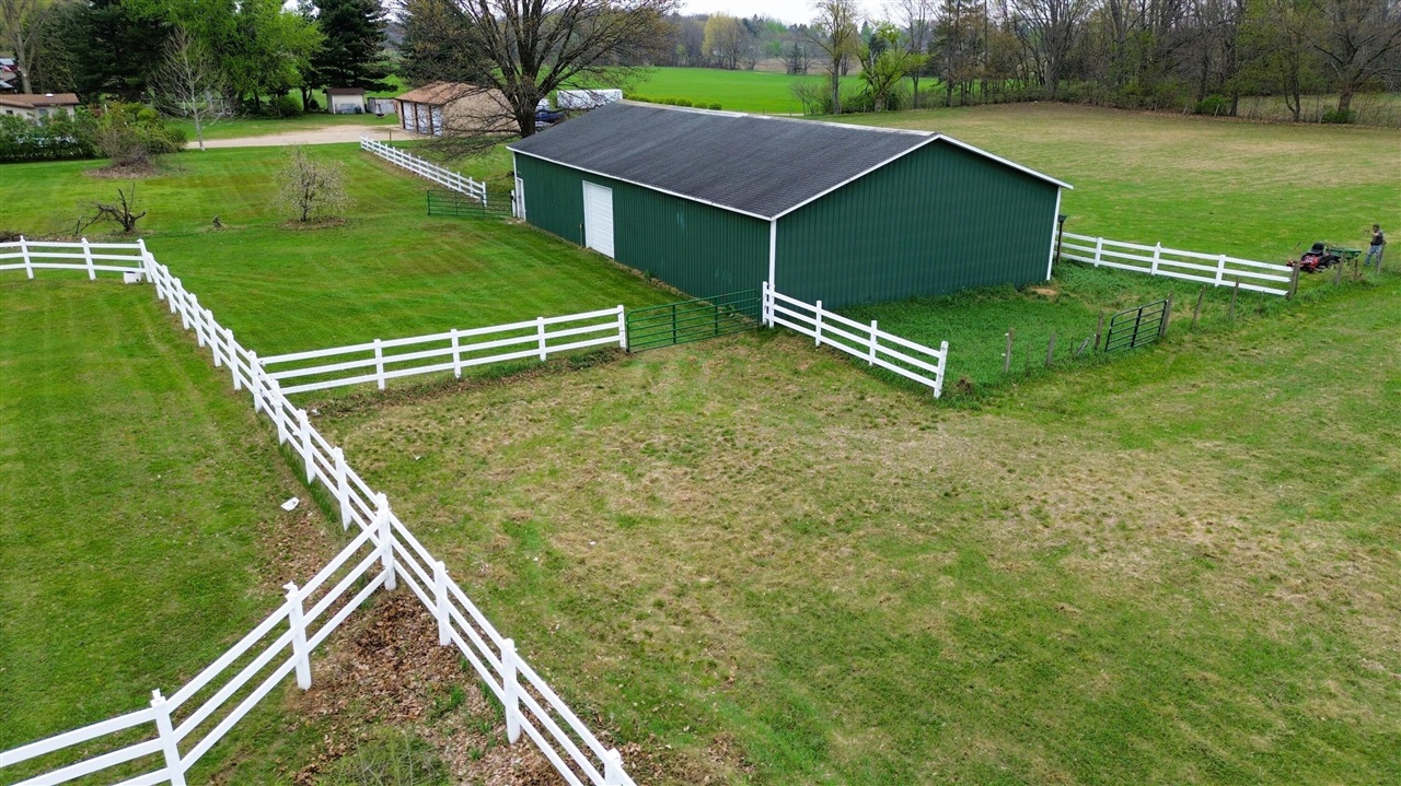 1155 South Bainbridge Center Road Benton Harbor, MI 49022 - Photo 17 of 47