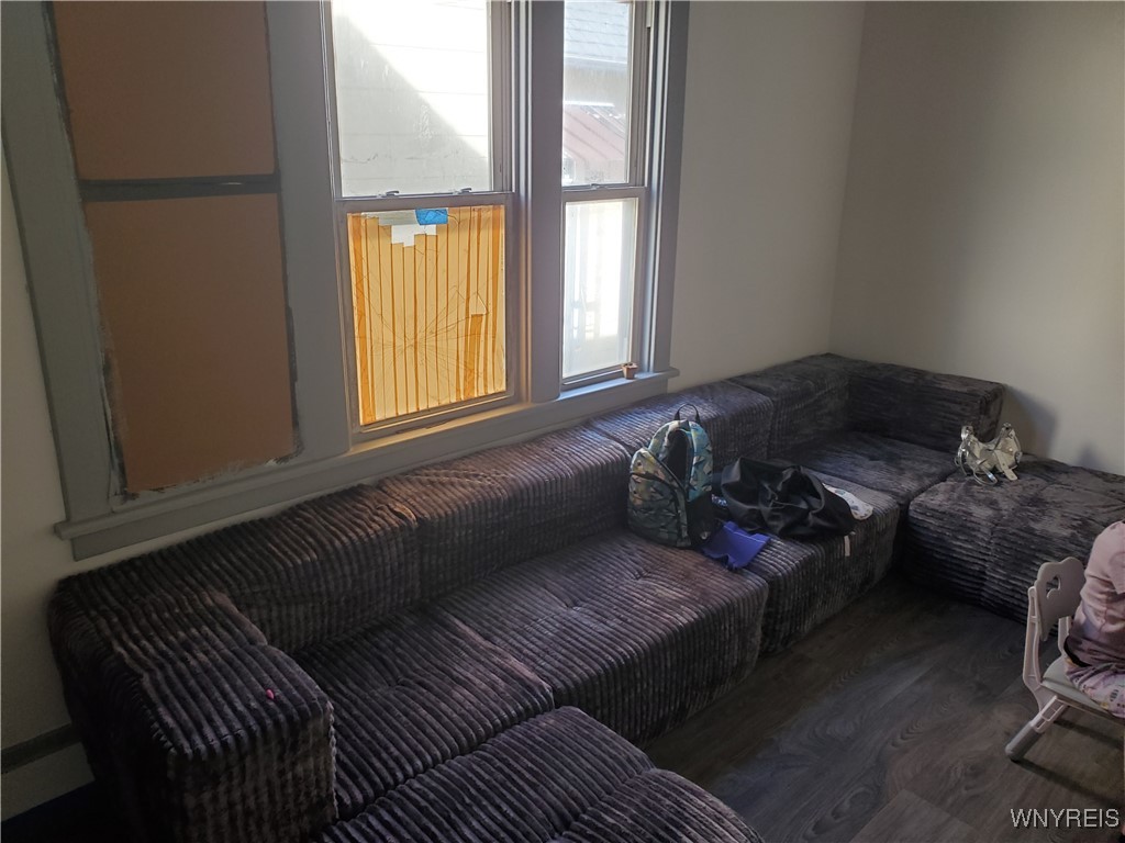 71 Poplar Avenue Buffalo, NY 14211 - Photo 11 of 14 Living room