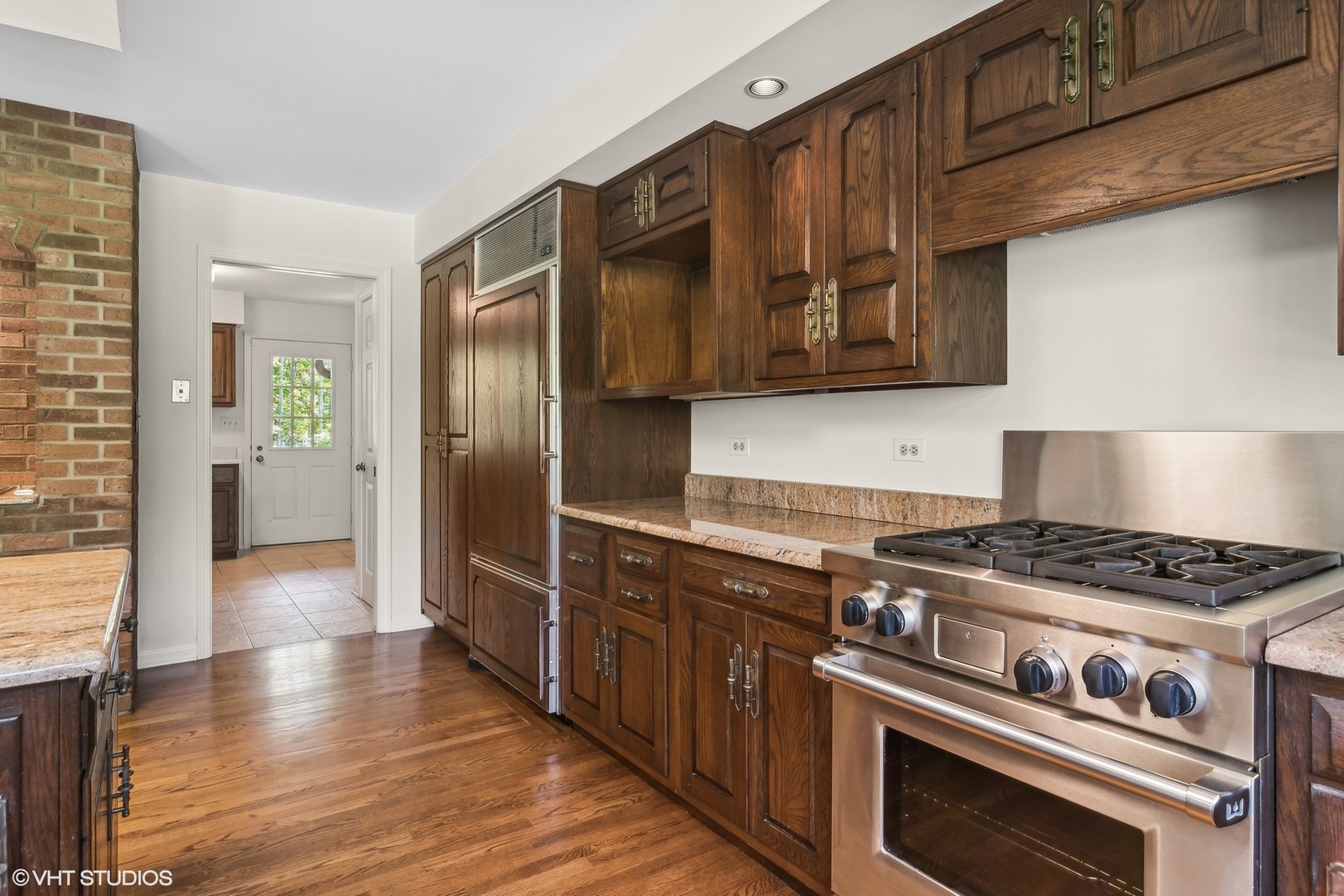 508 Forest Cove Road Lake Bluff, IL 60044 - Photo 17 of 38 a kitchen with wooden cabinets and a stove top oven