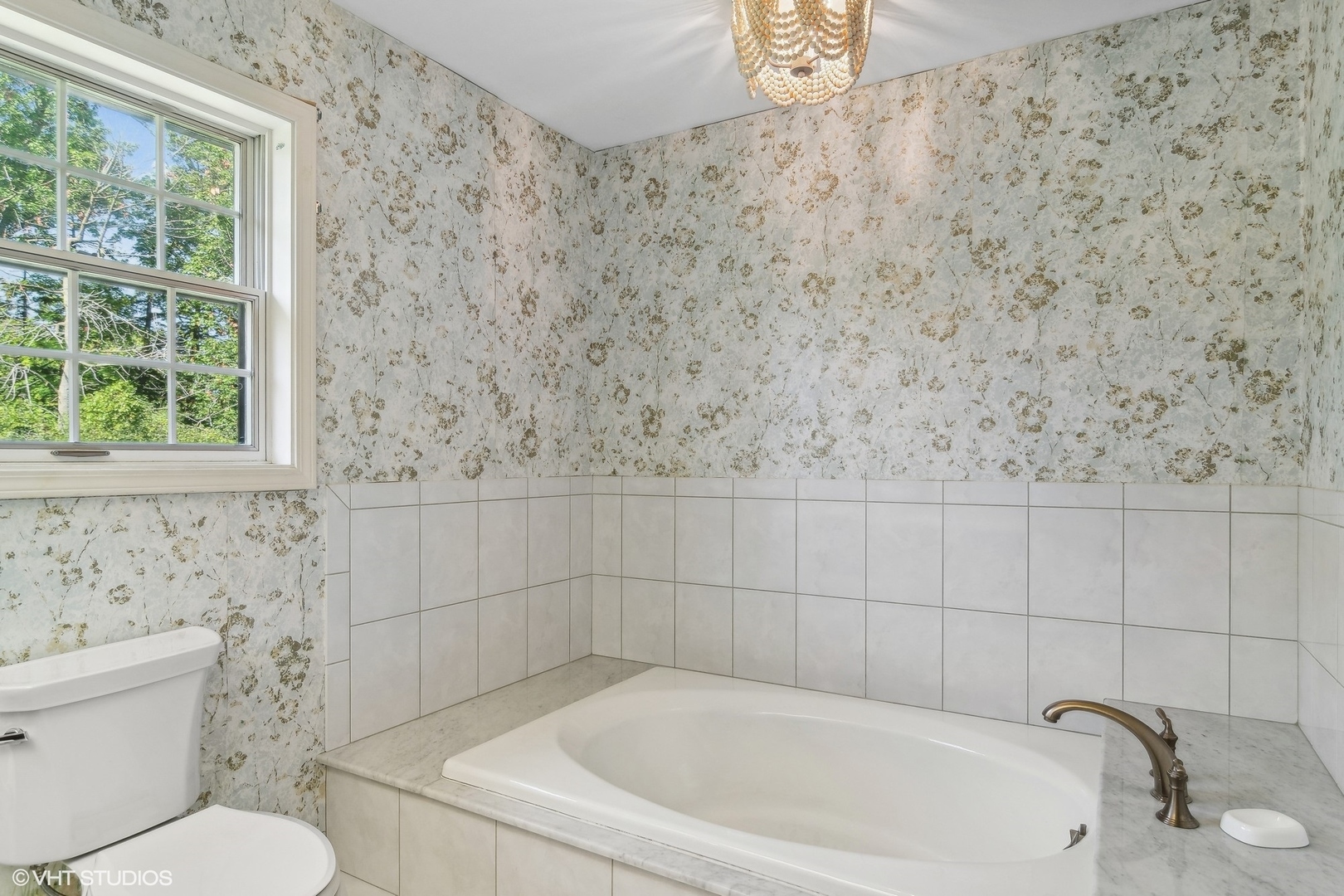 508 Forest Cove Road Lake Bluff, IL 60044 - Photo 25 of 38 a white bath tub sitting next to a white toilet