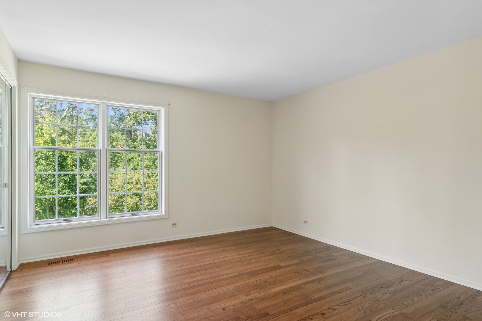 508 Forest Cove Road Lake Bluff, IL 60044 - Photo 26 of 38 an empty room with wooden floor and windows