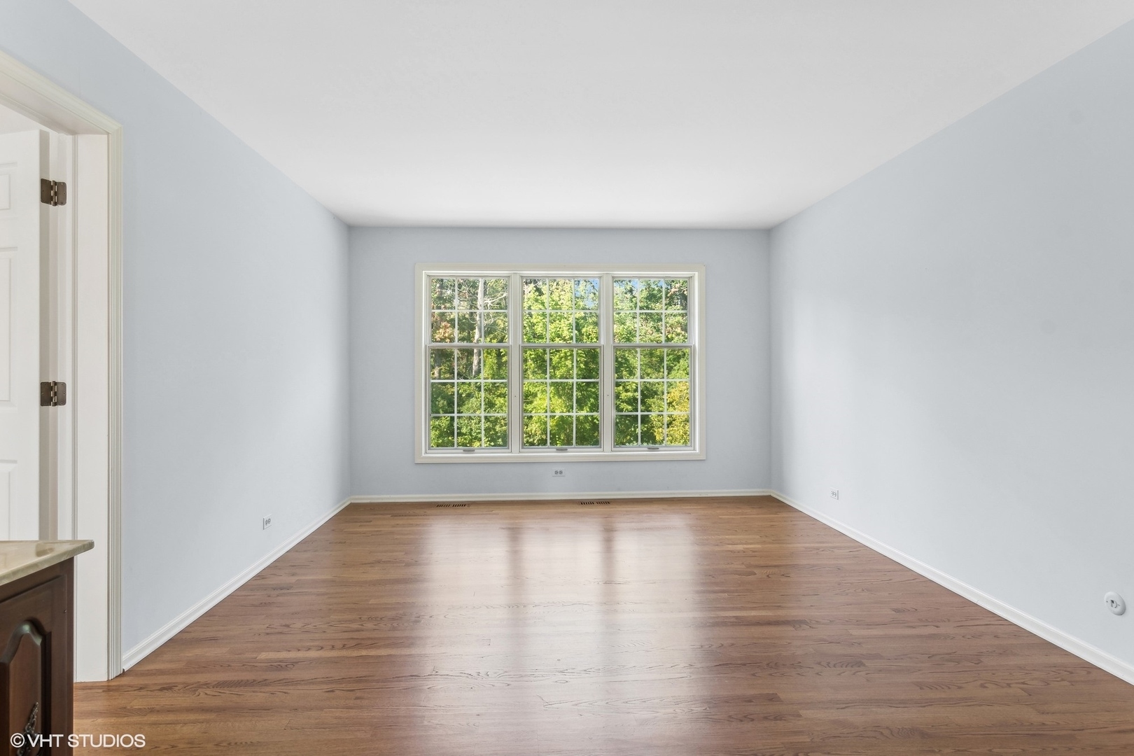 508 Forest Cove Road Lake Bluff, IL 60044 - Photo 27 of 38 wooden floor in an empty room with a window