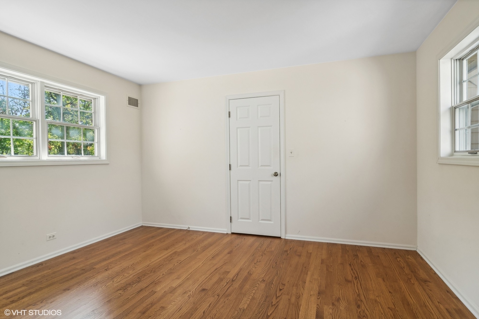 508 Forest Cove Road Lake Bluff, IL 60044 - Photo 28 of 38 an empty room with wooden floor and windows