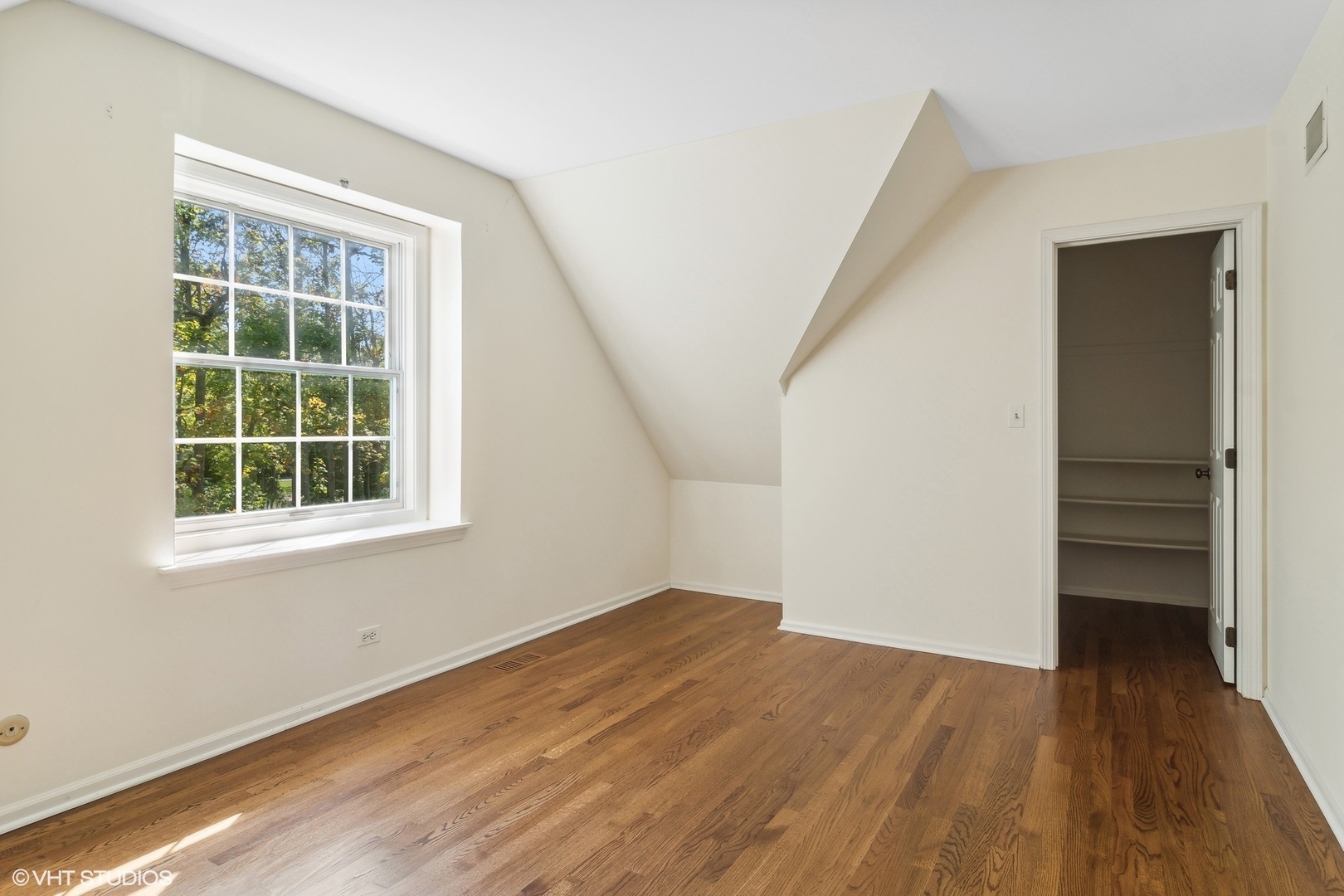 508 Forest Cove Road Lake Bluff, IL 60044 - Photo 30 of 38 a view of empty room with wooden floor and fan