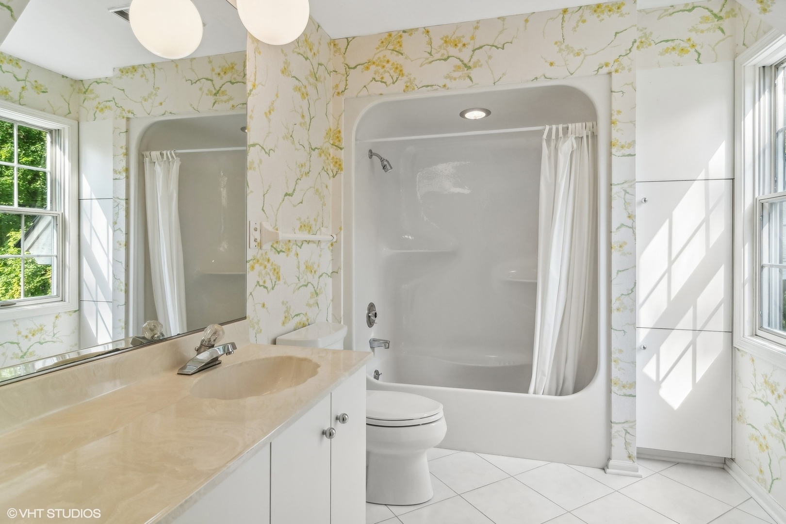 508 Forest Cove Road Lake Bluff, IL 60044 - Photo 31 of 38 a bathroom with a sink a toilet and shower