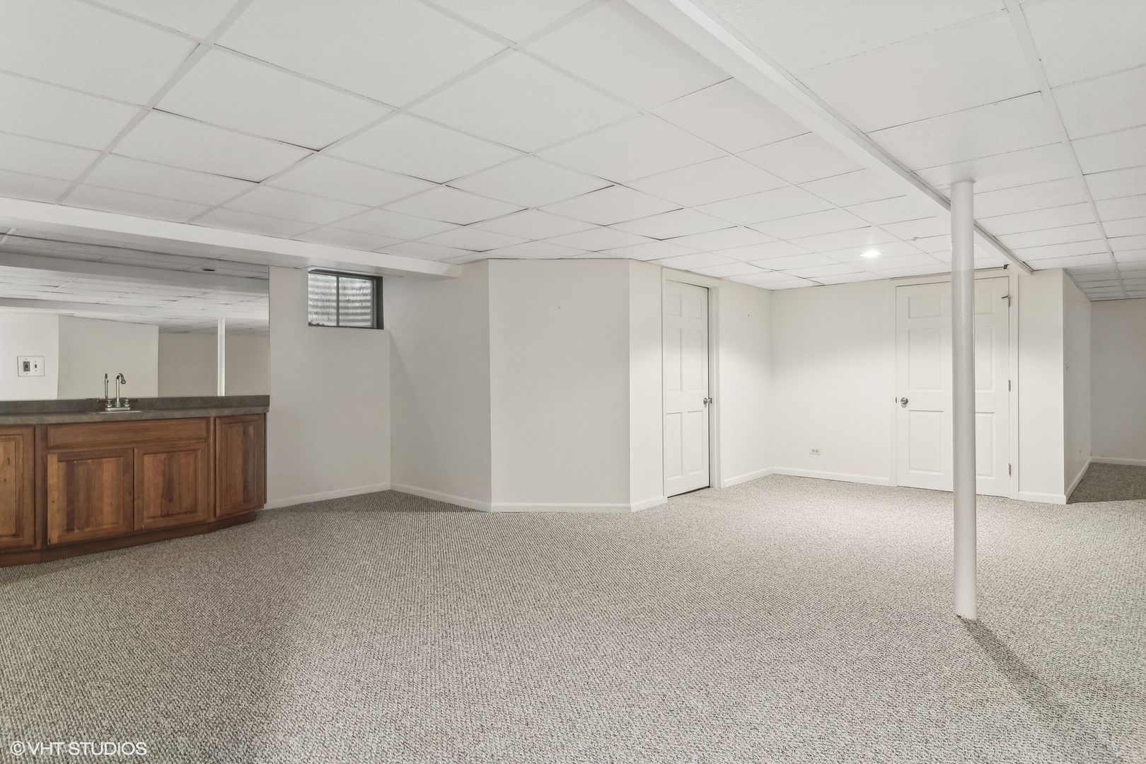 508 Forest Cove Road Lake Bluff, IL 60044 - Photo 32 of 38 a view of an empty room with a kitchen