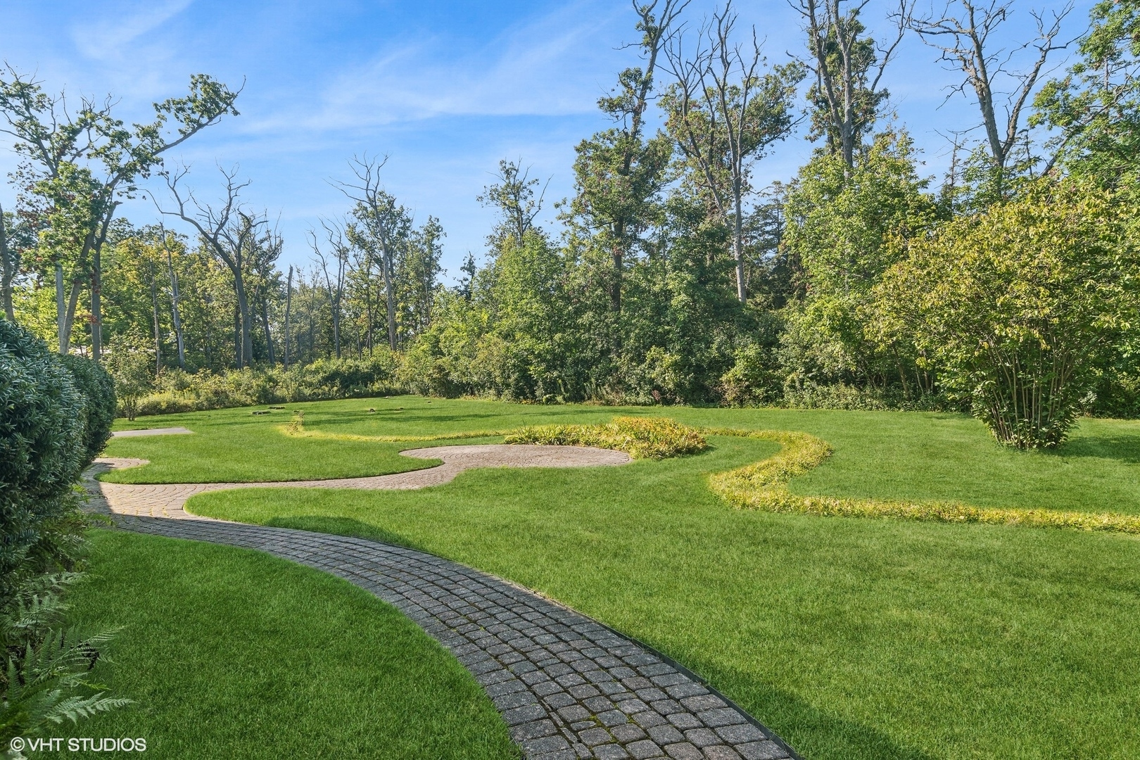508 Forest Cove Road Lake Bluff, IL 60044 - Photo 35 of 38 a view of a house with a big yard