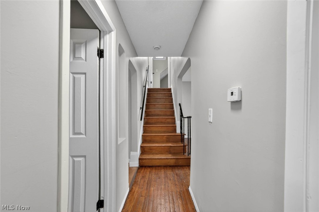 303 South Green Road Cleveland, OH 44121 - Photo 12 of 32