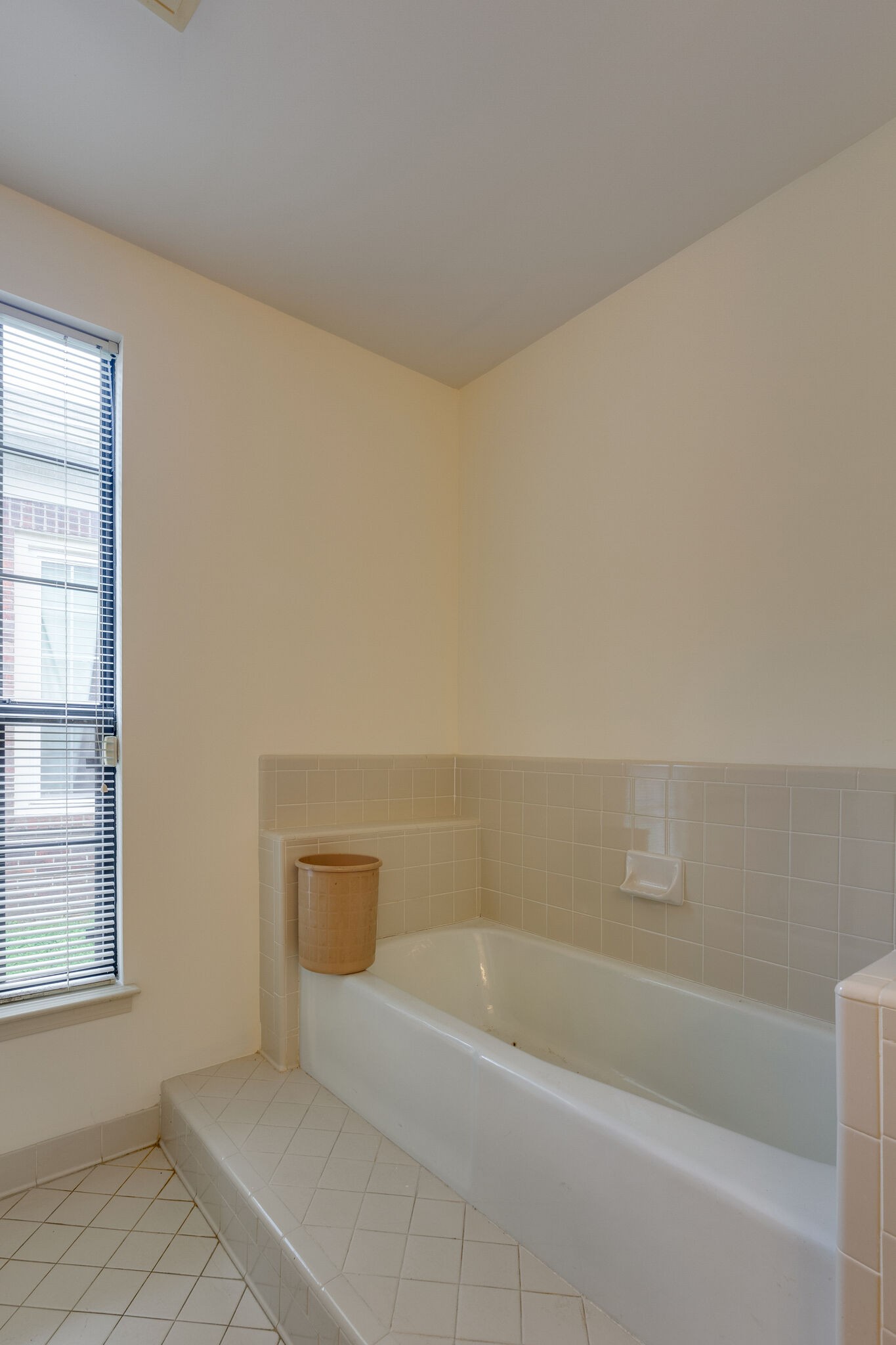 712 General George Patton Road Nashville, TN 37221 - Photo 20 of 35 a bathroom with bathtub
