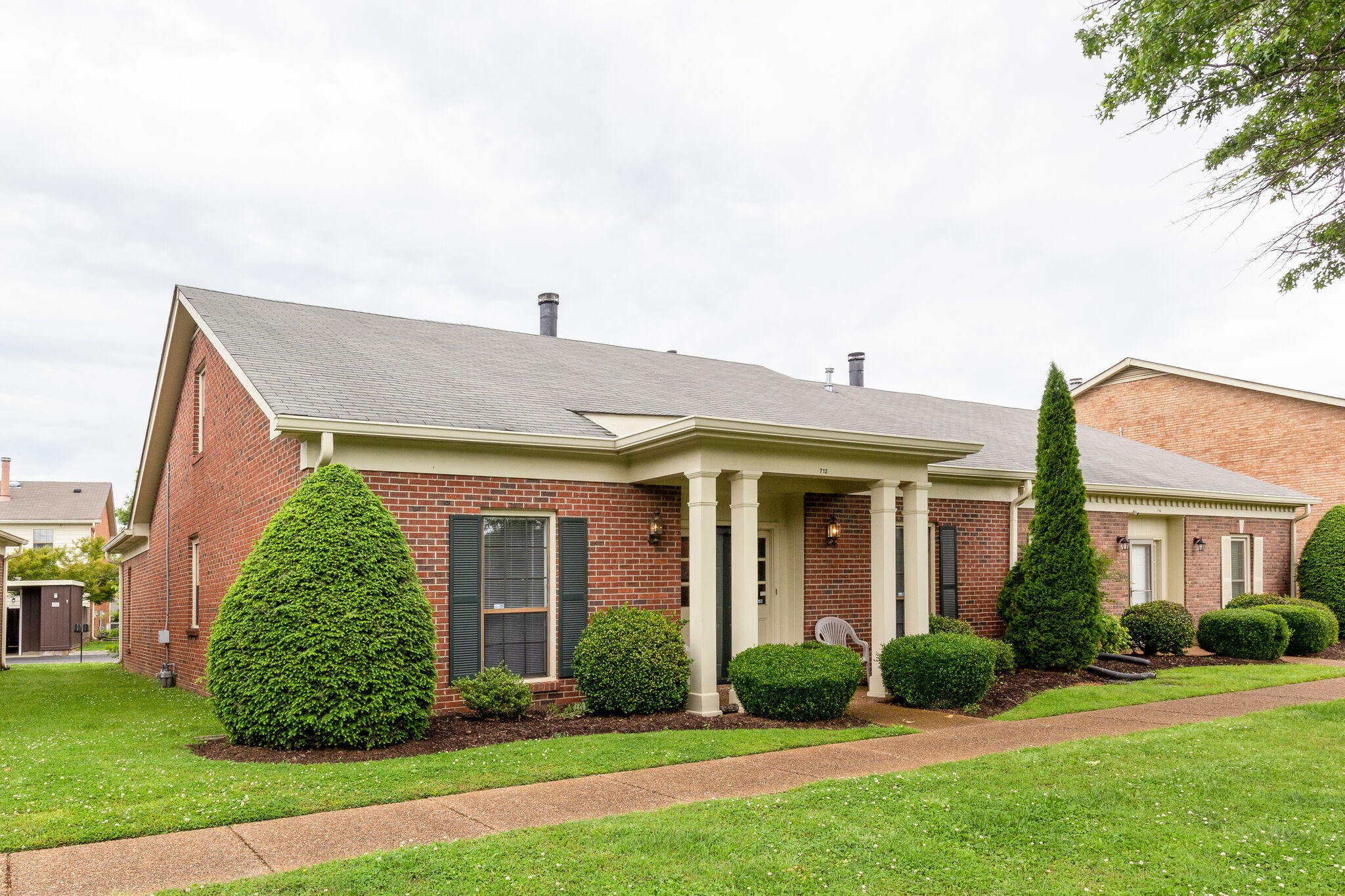 712 General George Patton Road Nashville, TN 37221 - Photo 2 of 35 front view of a house and a yard