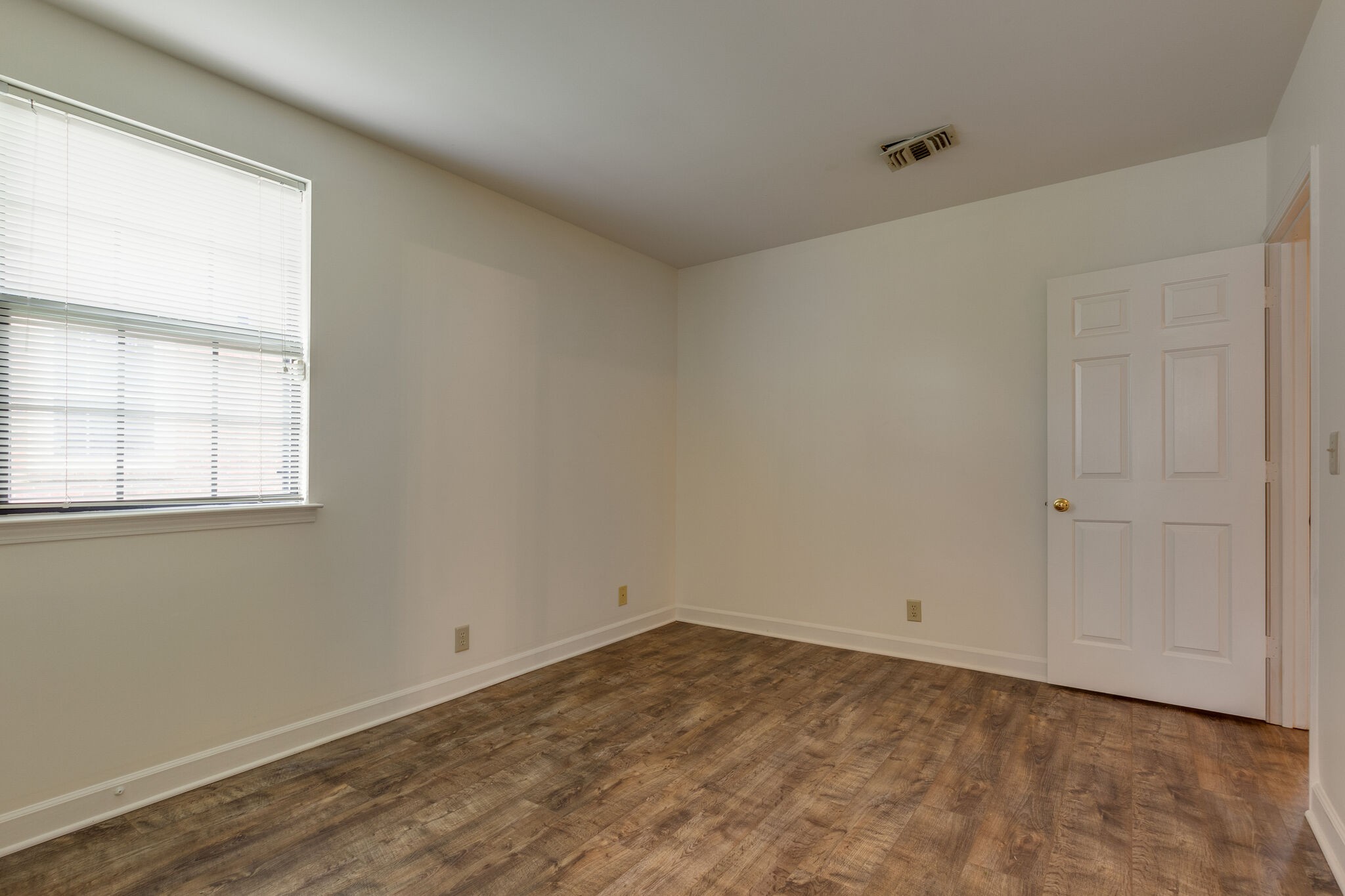 712 General George Patton Road Nashville, TN 37221 - Photo 23 of 35 an empty room with a window