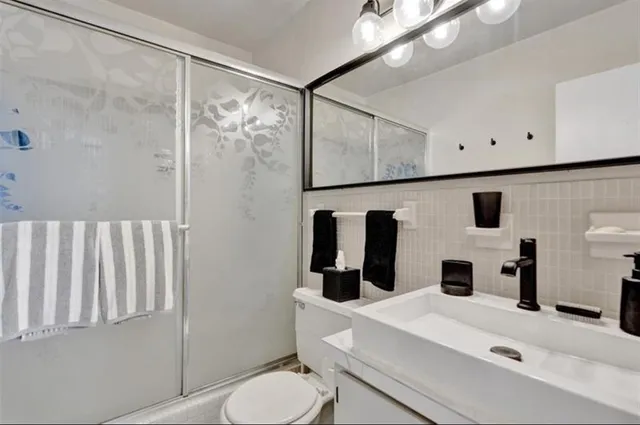 $1,850 | 6750 Northeast 21st Road, Unit 123, Fort Lauderdale, FL 33308