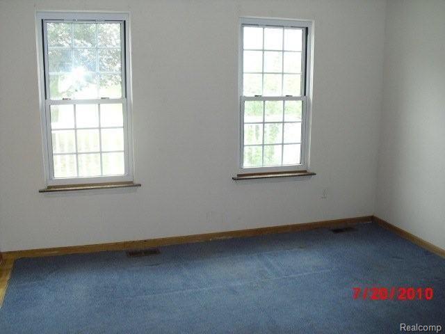 1376 Deerhurst Lane Rochester, MI 48307 - Photo 8 of 19 1376 deerhurst (24)