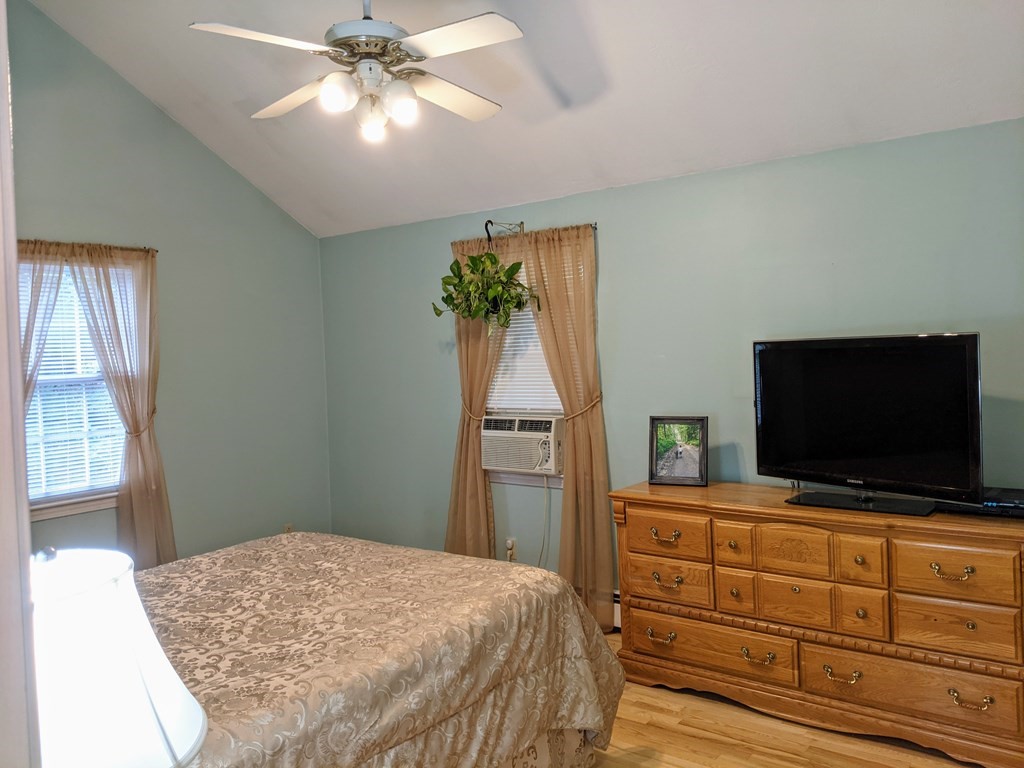 358 New Boston Road Sturbridge, MA 01566 - Photo 12 of 23