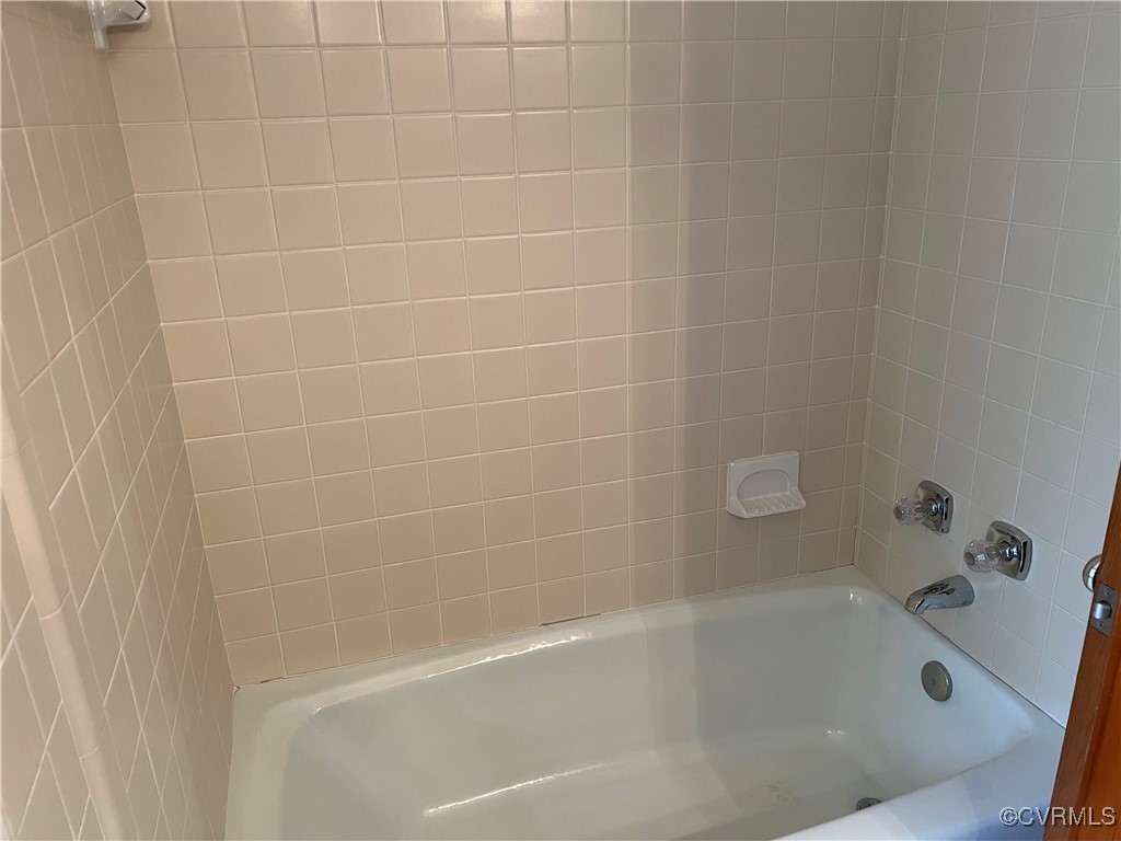 8426 Forge Road Henrico, VA 23228 - Photo 21 of 46 Full bath with shower / tub combination