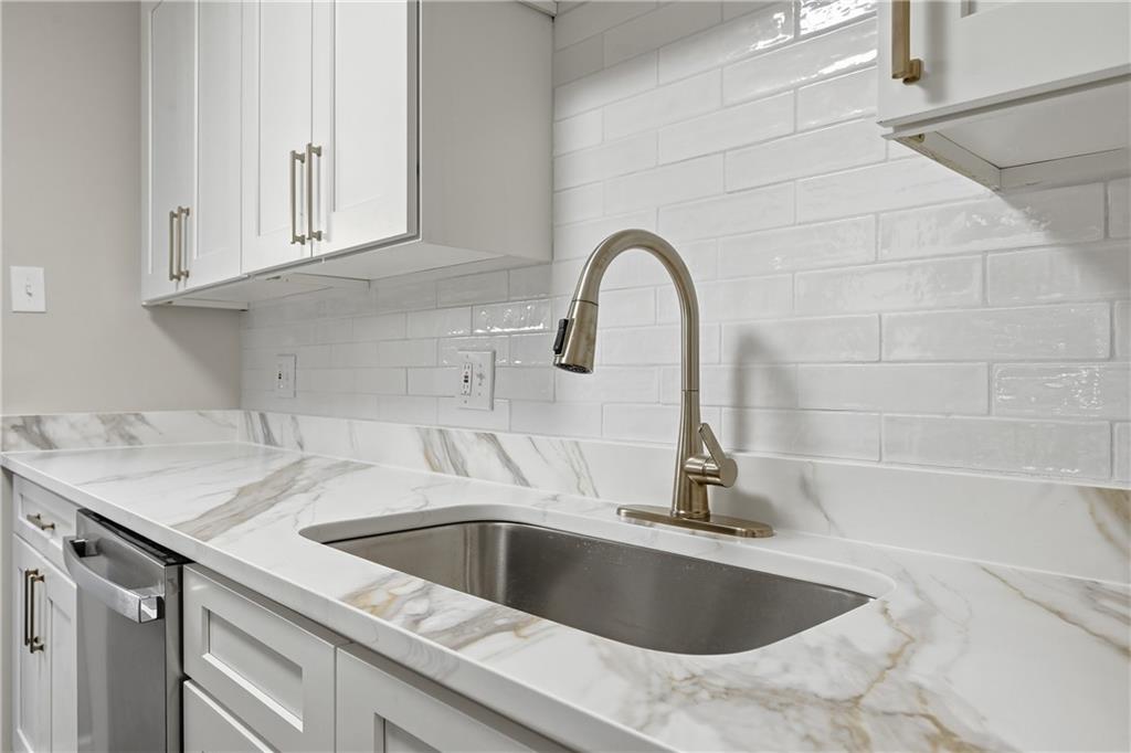 5600 Munhall Road, Unit 309 Pittsburgh, PA 15217 - Photo 7 of 31 Gallery Image 7