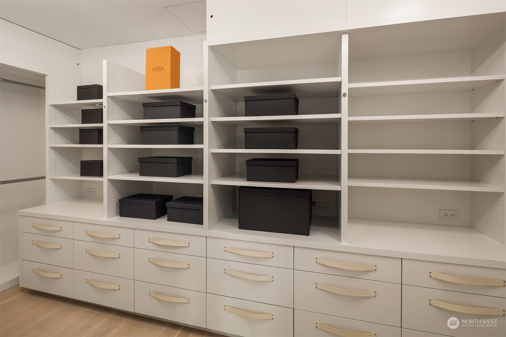 99 Union Street, Unit 1104 Seattle, WA 98101 - Photo 23 of 38 a view of an empty walk in closet