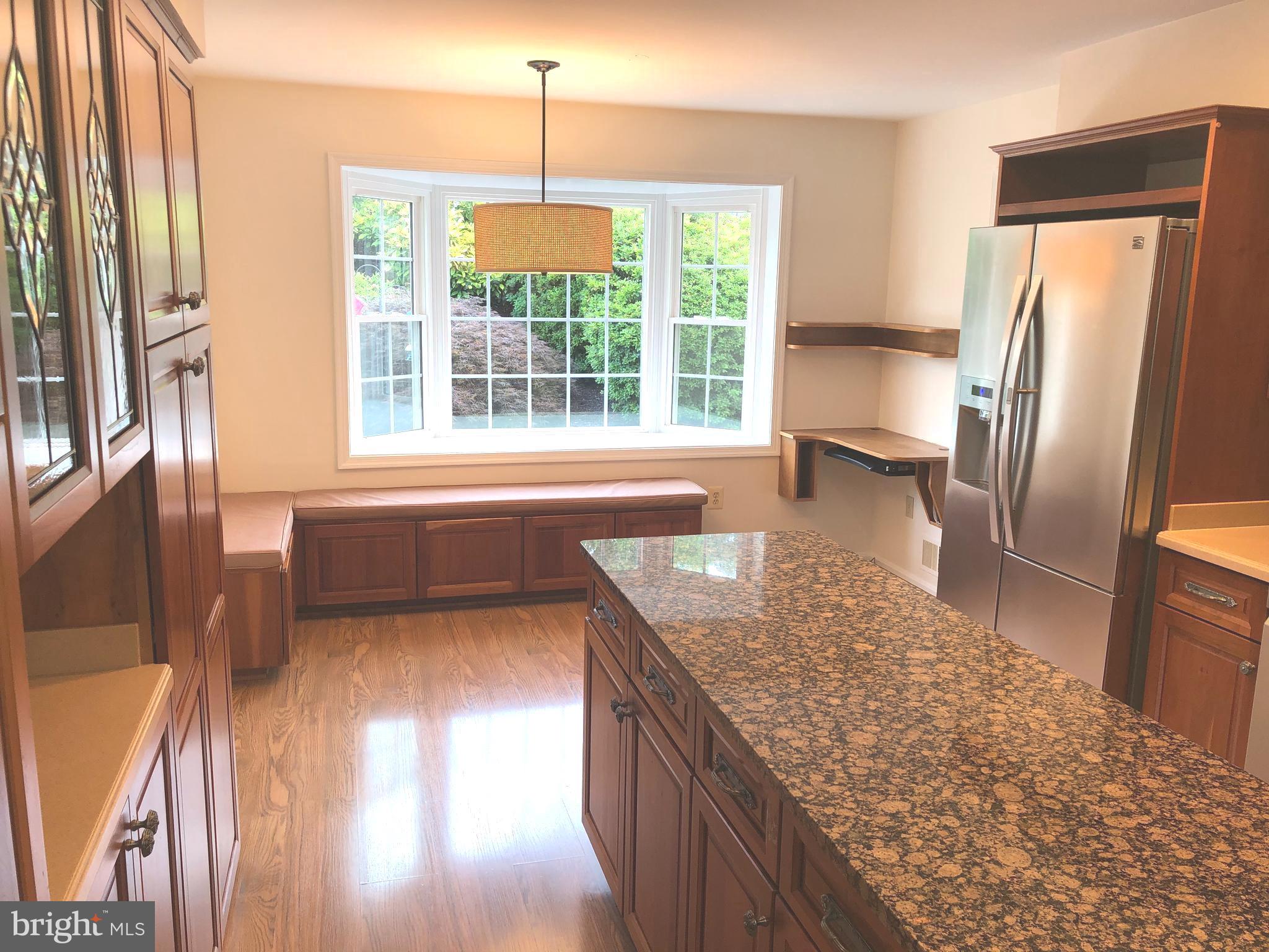 7327 Yates Court McLean, VA 22101 - Photo 9 of 34 Kitchen has eat-in breakfast area