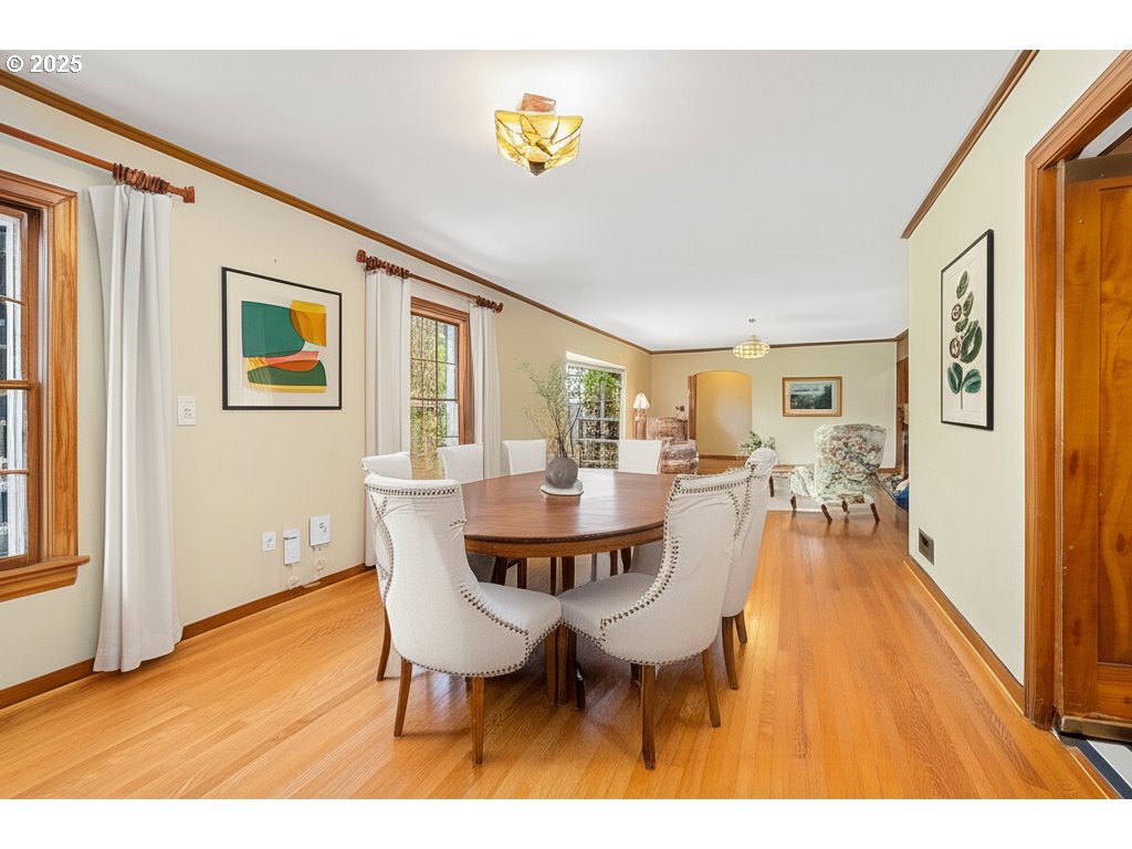 660 Southwest Evans Street Portland, OR 97219 - Photo 11 of 36