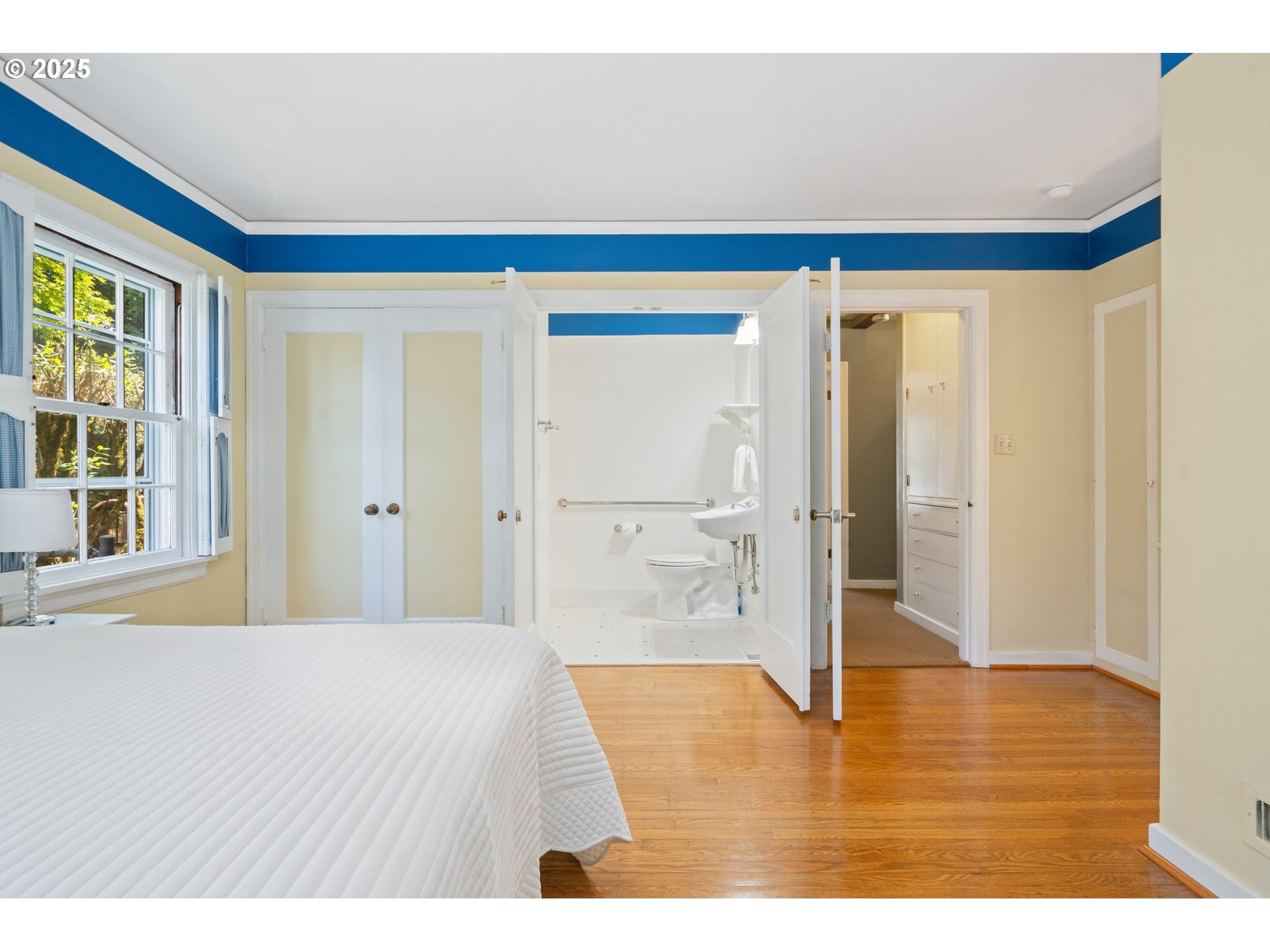 660 Southwest Evans Street Portland, OR 97219 - Photo 15 of 36