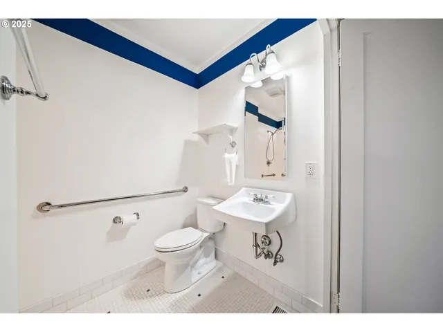 $849,900 | 660 Southwest Evans Street, Portland, OR 97219