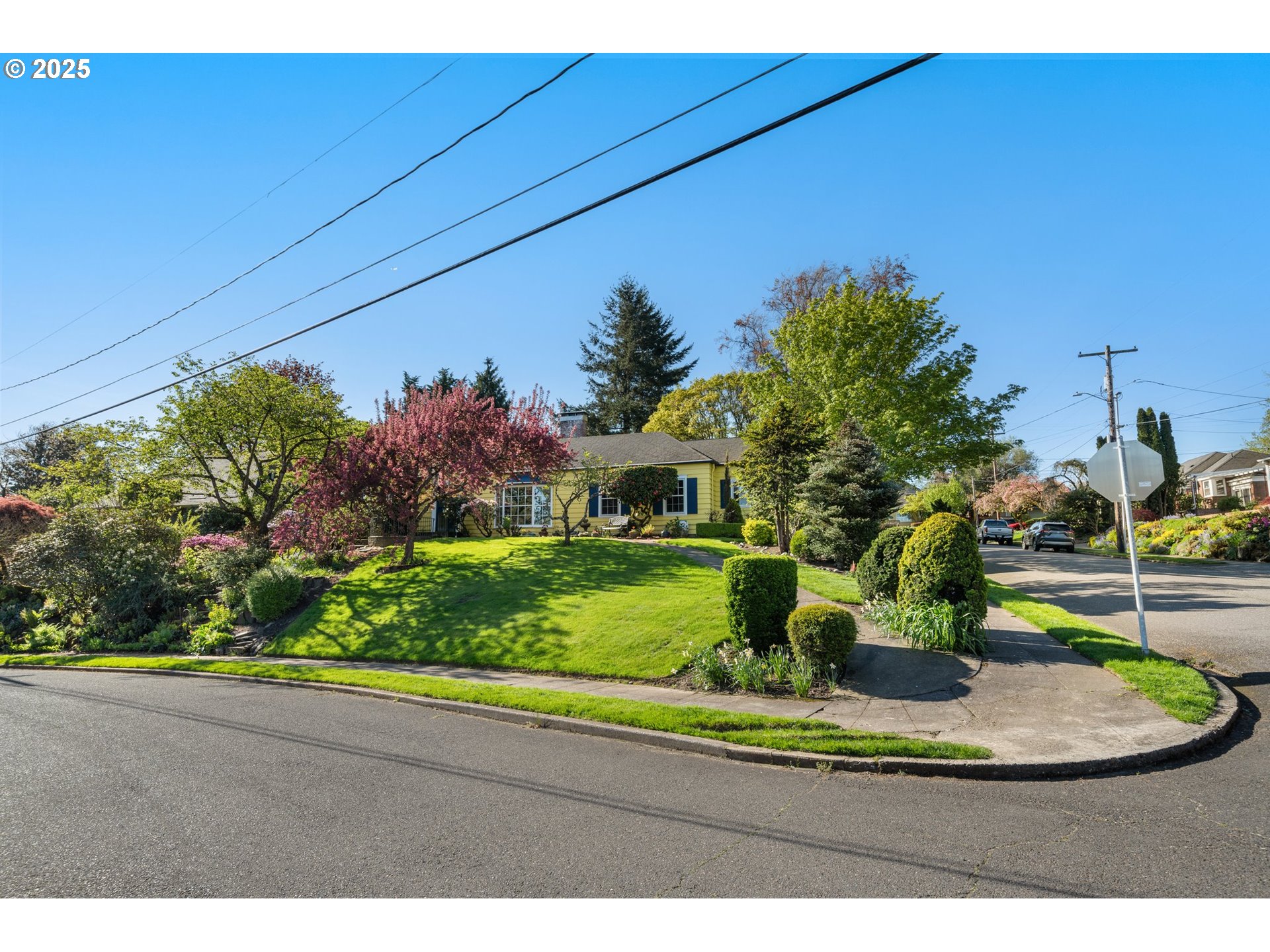 660 Southwest Evans Street Portland, OR 97219 - Photo 2 of 36