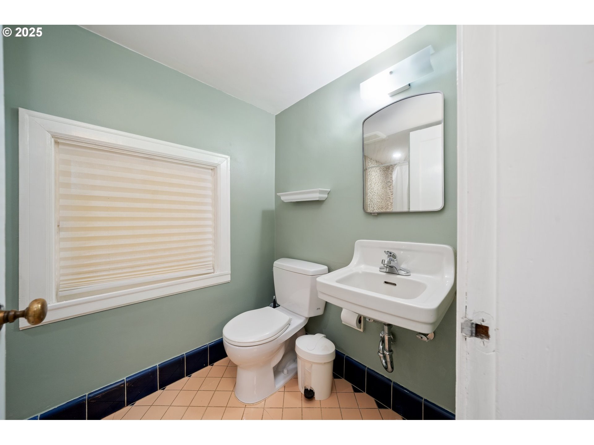 660 Southwest Evans Street Portland, OR 97219 - Photo 25 of 36