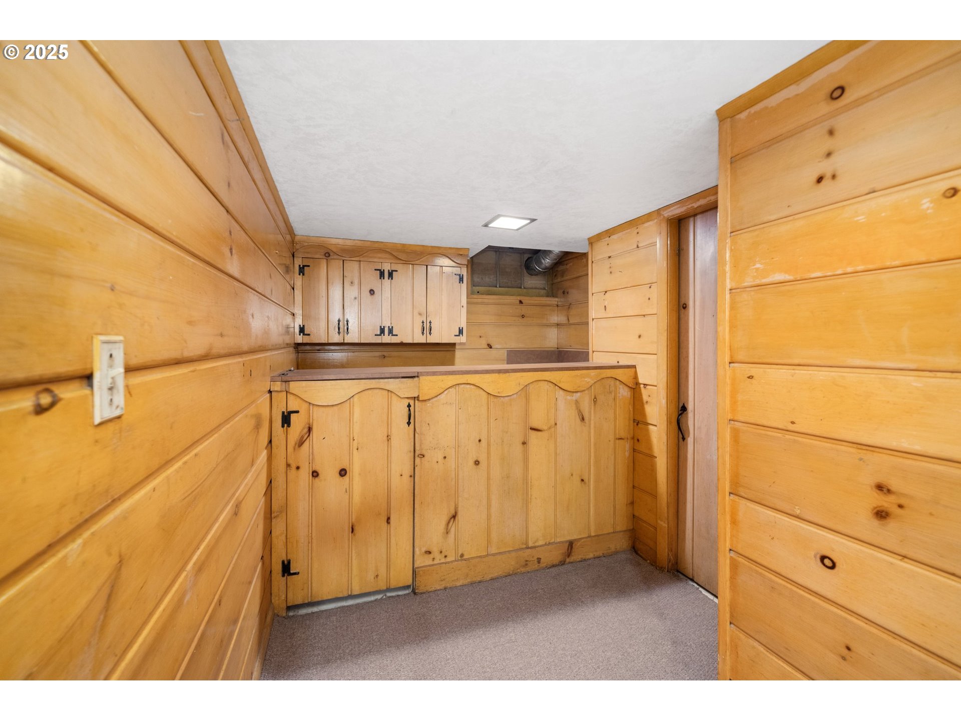 660 Southwest Evans Street Portland, OR 97219 - Photo 27 of 36