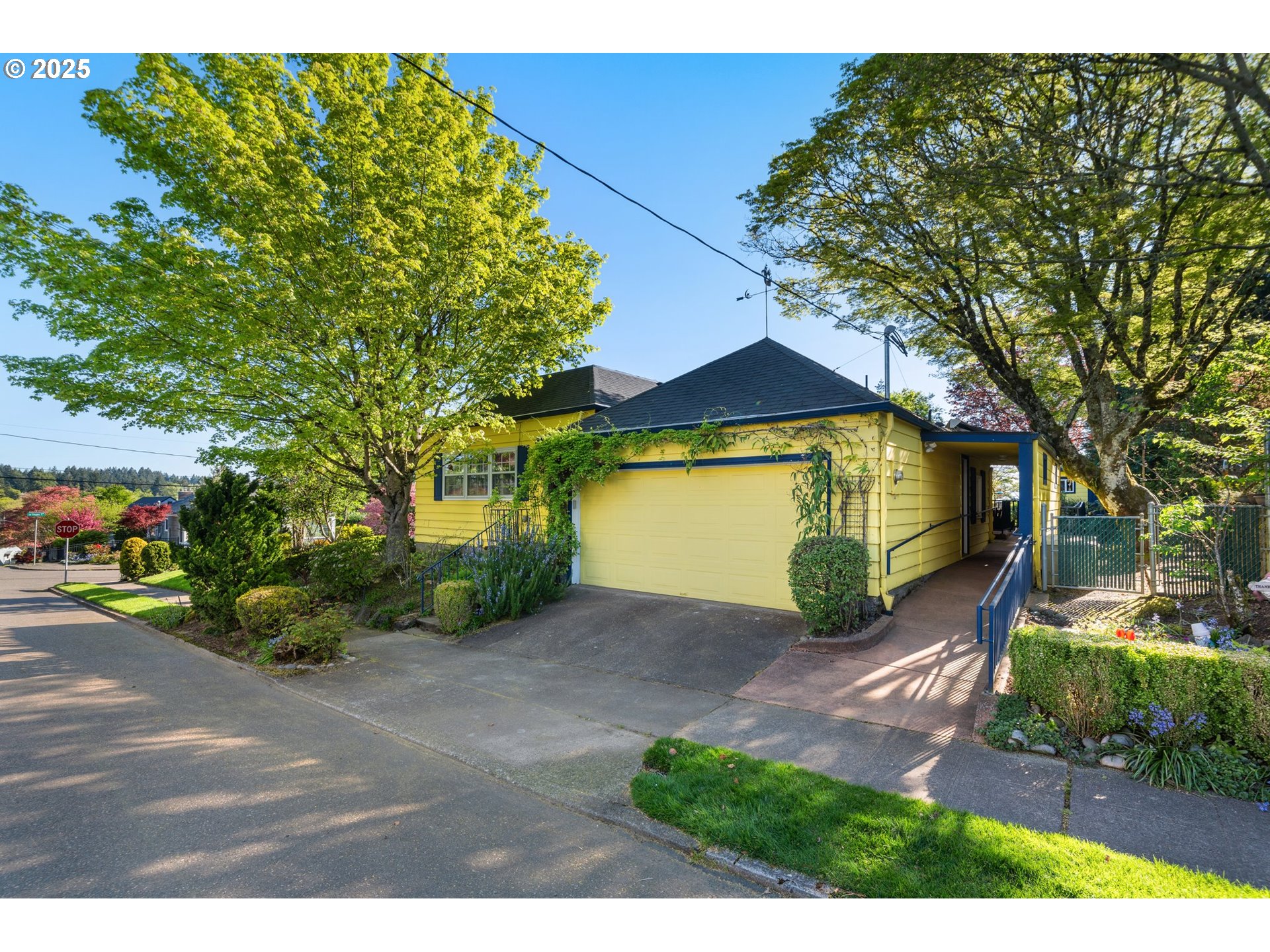 660 Southwest Evans Street Portland, OR 97219 - Photo 34 of 36