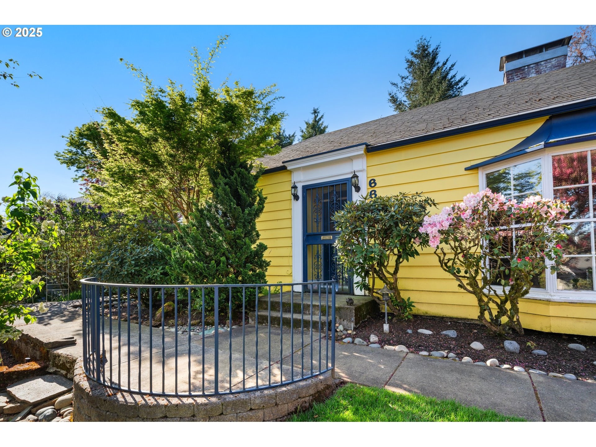 660 Southwest Evans Street Portland, OR 97219 - Photo 5 of 36