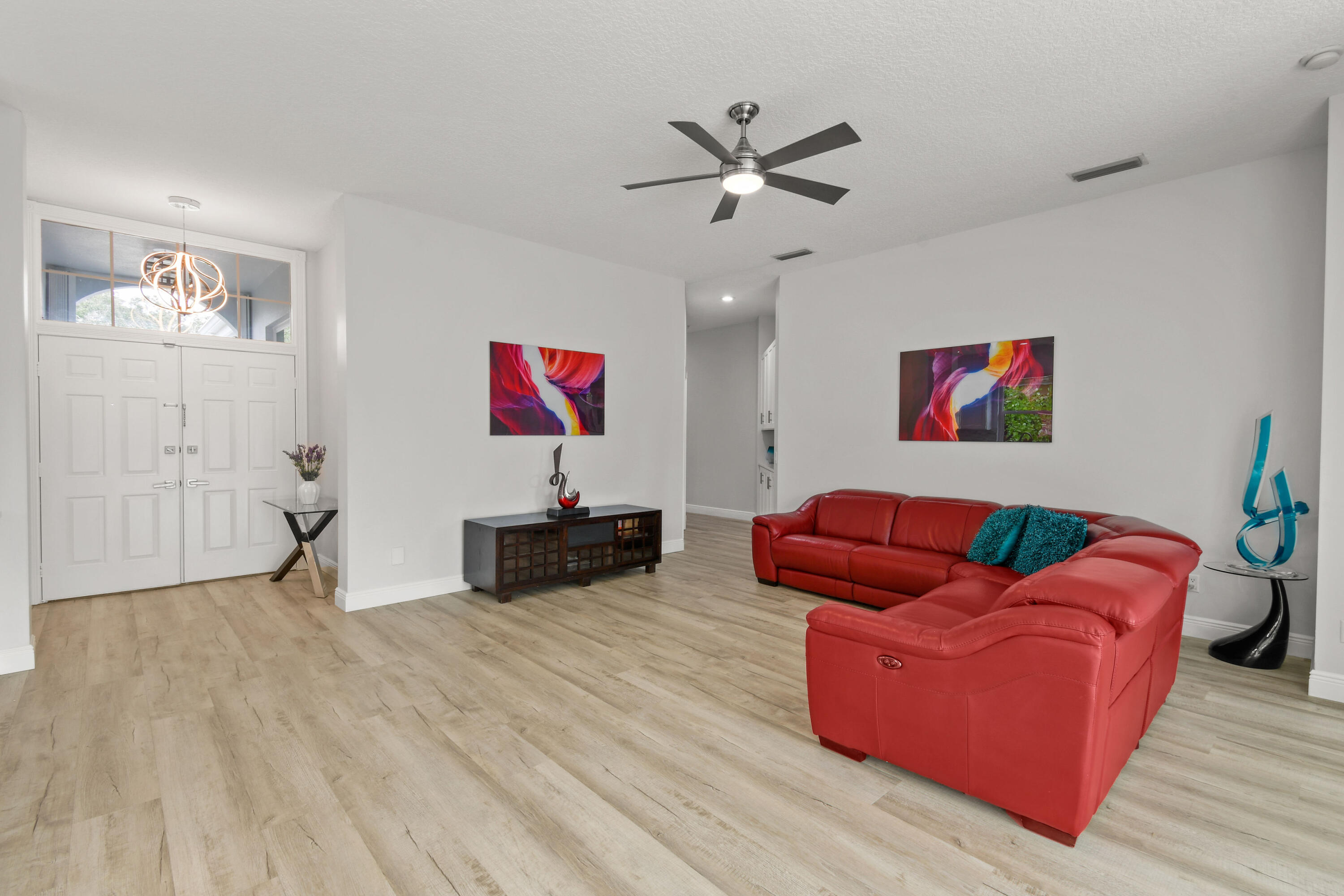 172 Hampton Circle Jupiter, FL 33458 - Photo 14 of 38 172HamptonCircle_09
