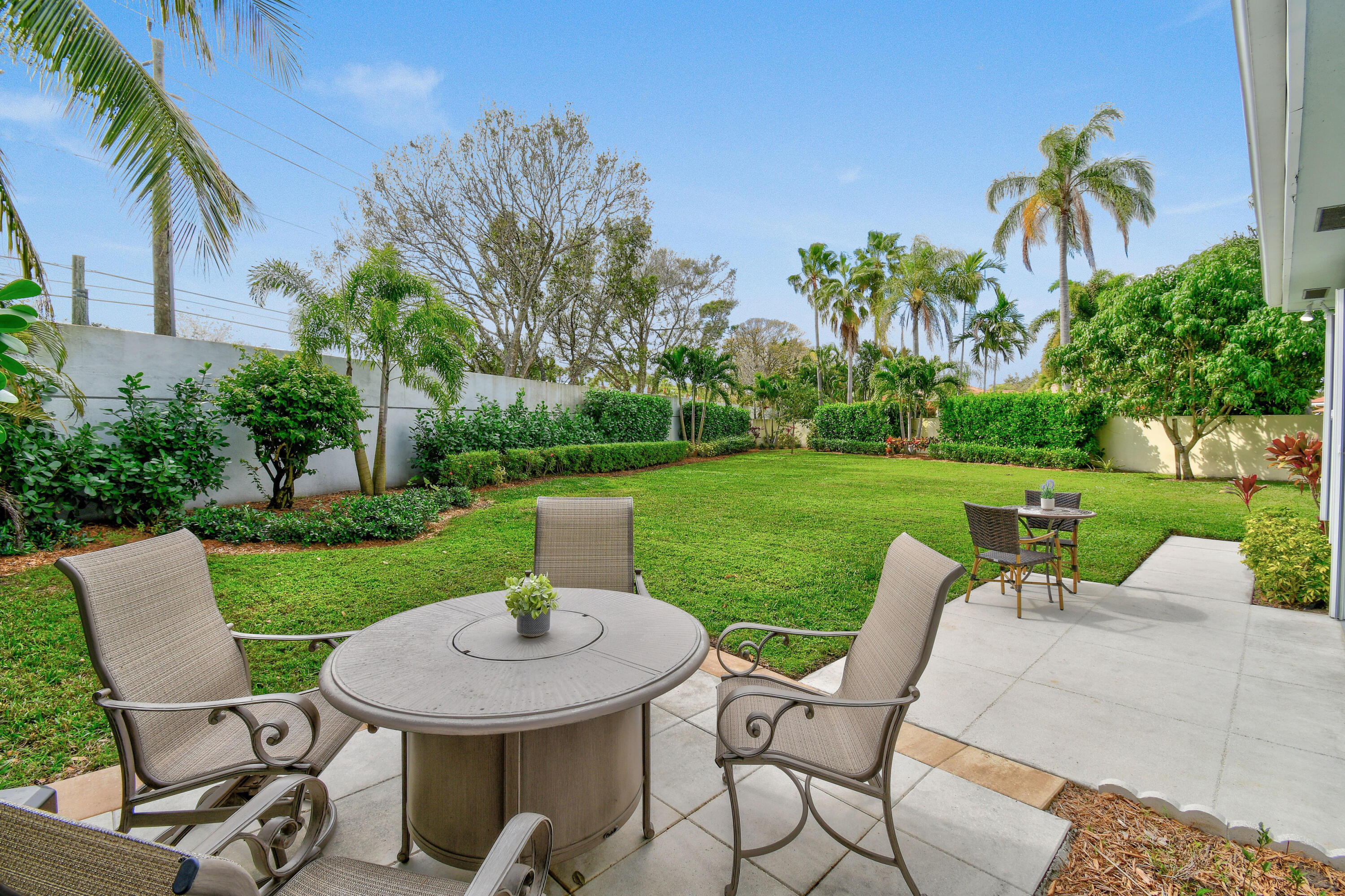 172 Hampton Circle Jupiter, FL 33458 - Photo 33 of 38 172HamptonCircle_46