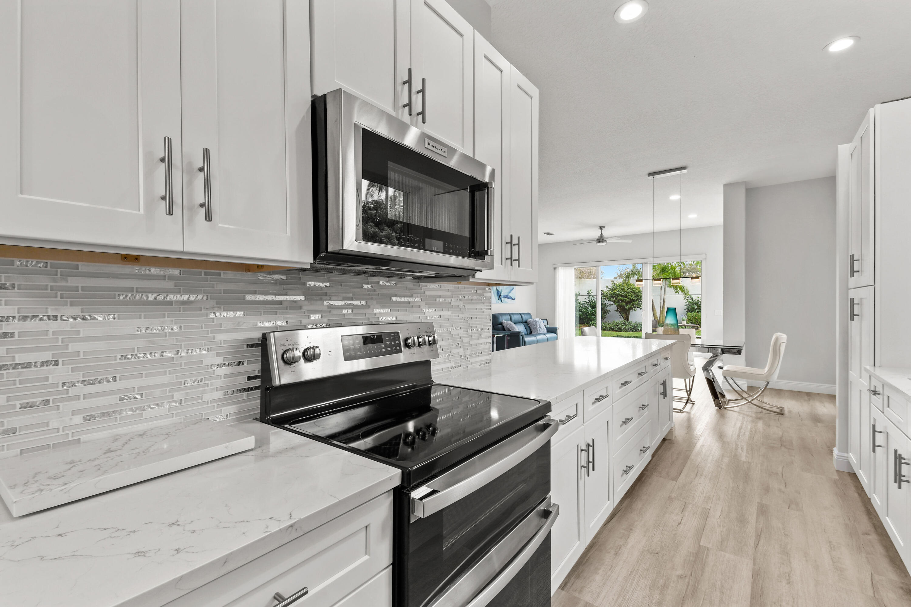 172 Hampton Circle Jupiter, FL 33458 - Photo 8 of 38 172HamptonCircle_19 2