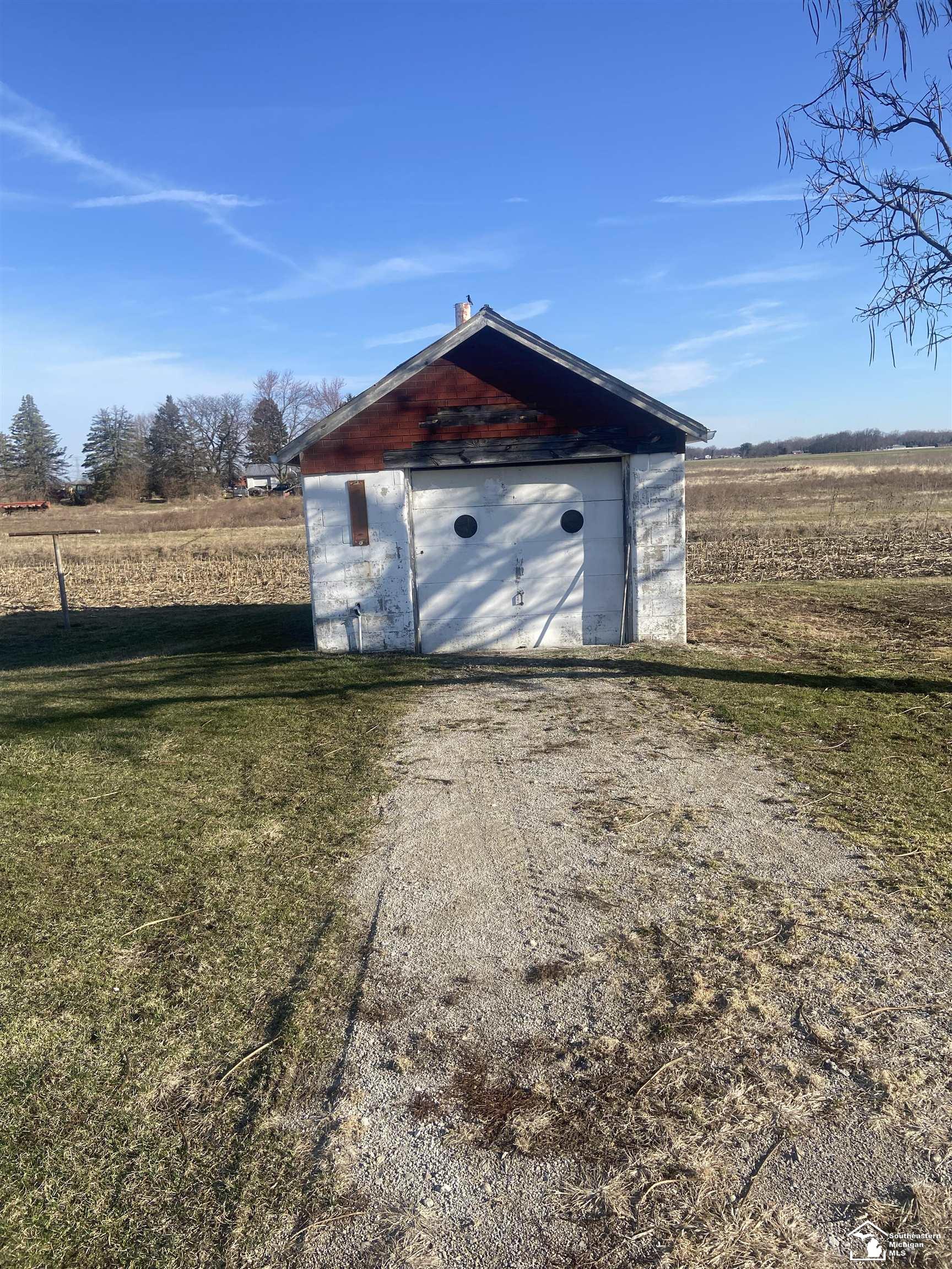 2438 West Sigler Road Carleton, MI 48117 - Photo 2 of 15