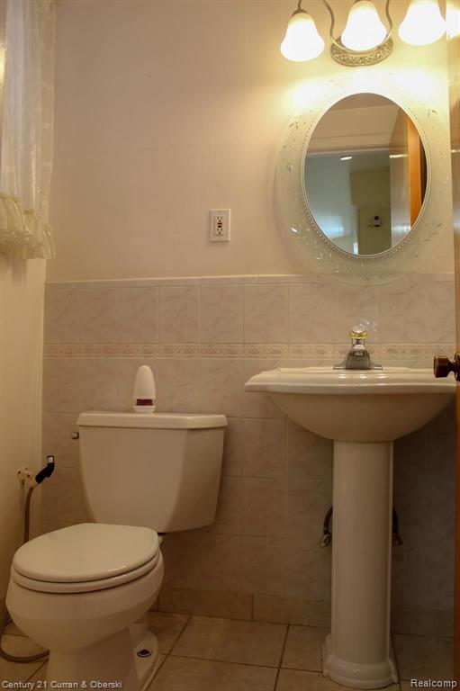 5757 Rouge Court Dearborn Heights, MI 48127 - Photo 10 of 21