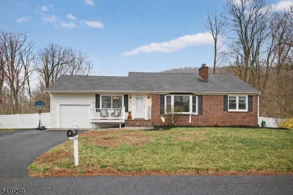 $489,000 | 5 Birch Road, Andover, NJ 07821
